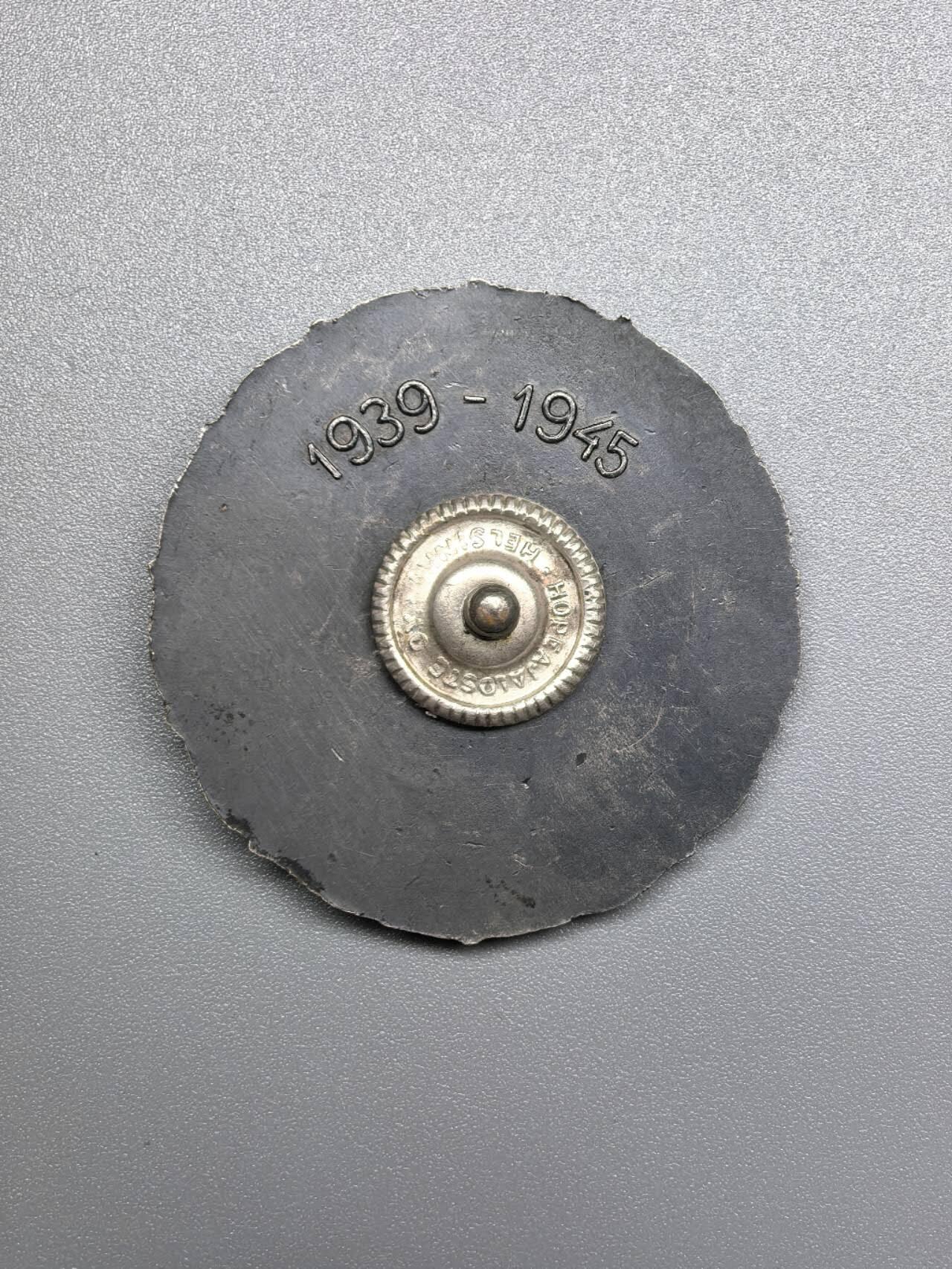 小驴勋章奖章收藏1月10日周六晚六点拍卖（珍爱和平，收藏战争，铭记历史，勿忘国耻，忠党爱国。有偿代拍，送拍规则在简介最后，参拍须阅读规则后再参拍，关系到运费包装发货时效真假辨别等关键信息，拍卖时不再发原图，看大图店主微信码在拍卖店铺介绍里）