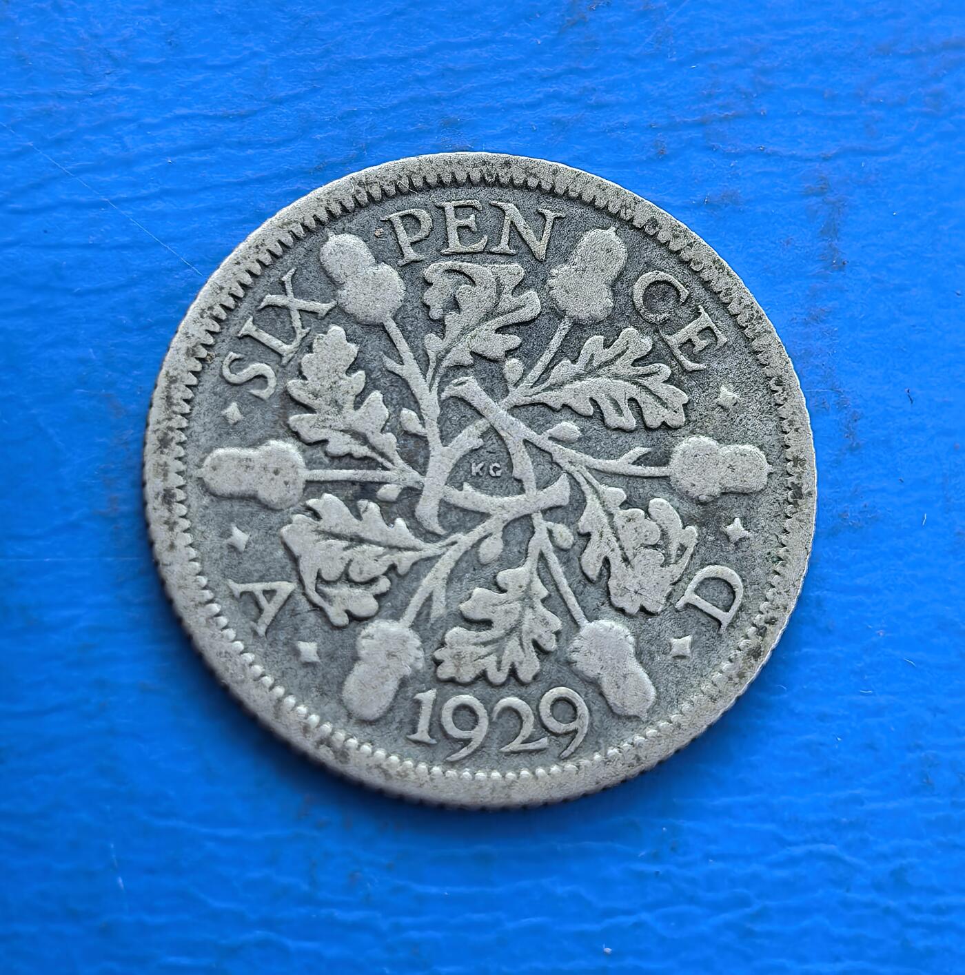 外国优质银币非洲美洲币，周六九点倒数截拍，满百包邮，持续收拍 英国1929 年6 便士银币，正面是蓟花纹饰（英国象征），背面为乔治五世头像配王室铭文，年份早 + 本土文化元素，银质币兼具历史质感与收藏辨识度