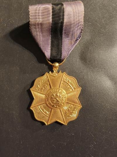 老王徽章第175期 - 比利时金级利奥波德二世奖章    早期单法语