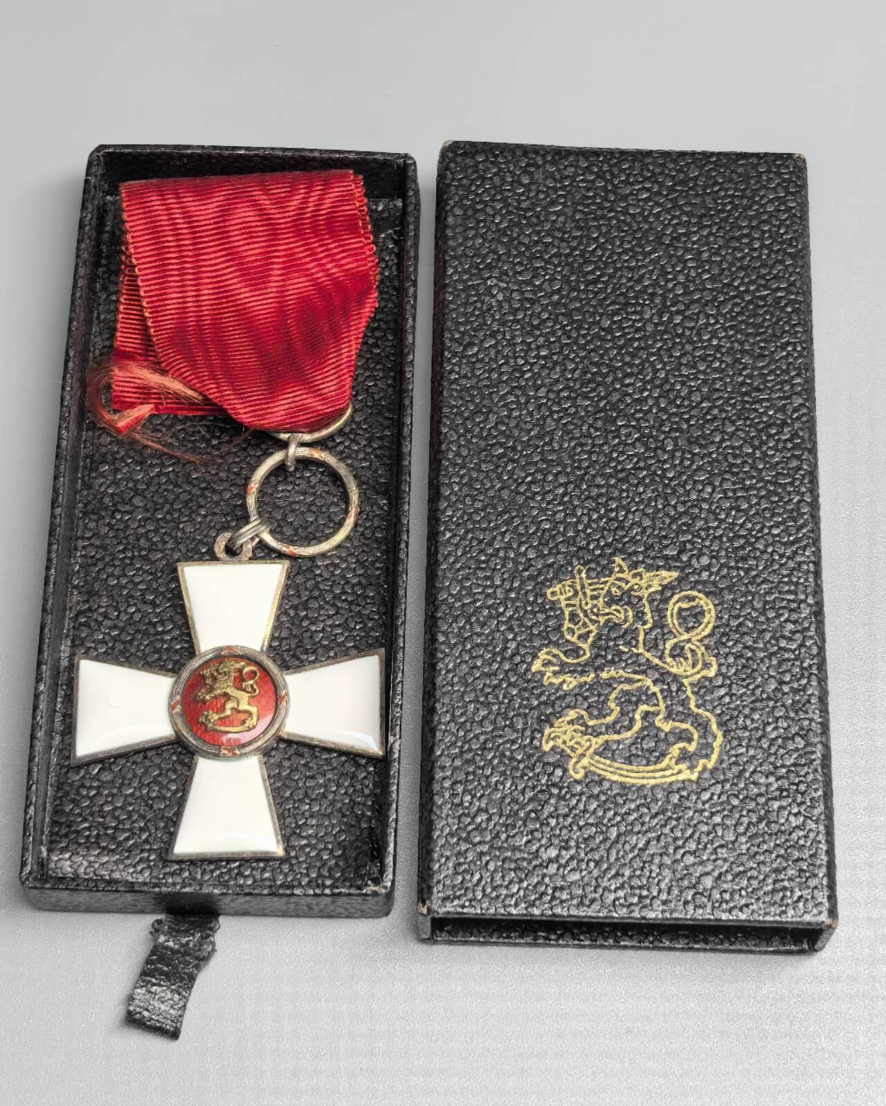 小驴勋章奖章收藏1月10日周六晚六点拍卖（珍爱和平，收藏战争，铭记历史，勿忘国耻，忠党爱国。有偿代拍，送拍规则在简介最后，参拍须阅读规则后再参拍，关系到运费包装发货时效真假辨别等关键信息，拍卖时不再发原图，看大图店主微信码在拍卖店铺介绍里）