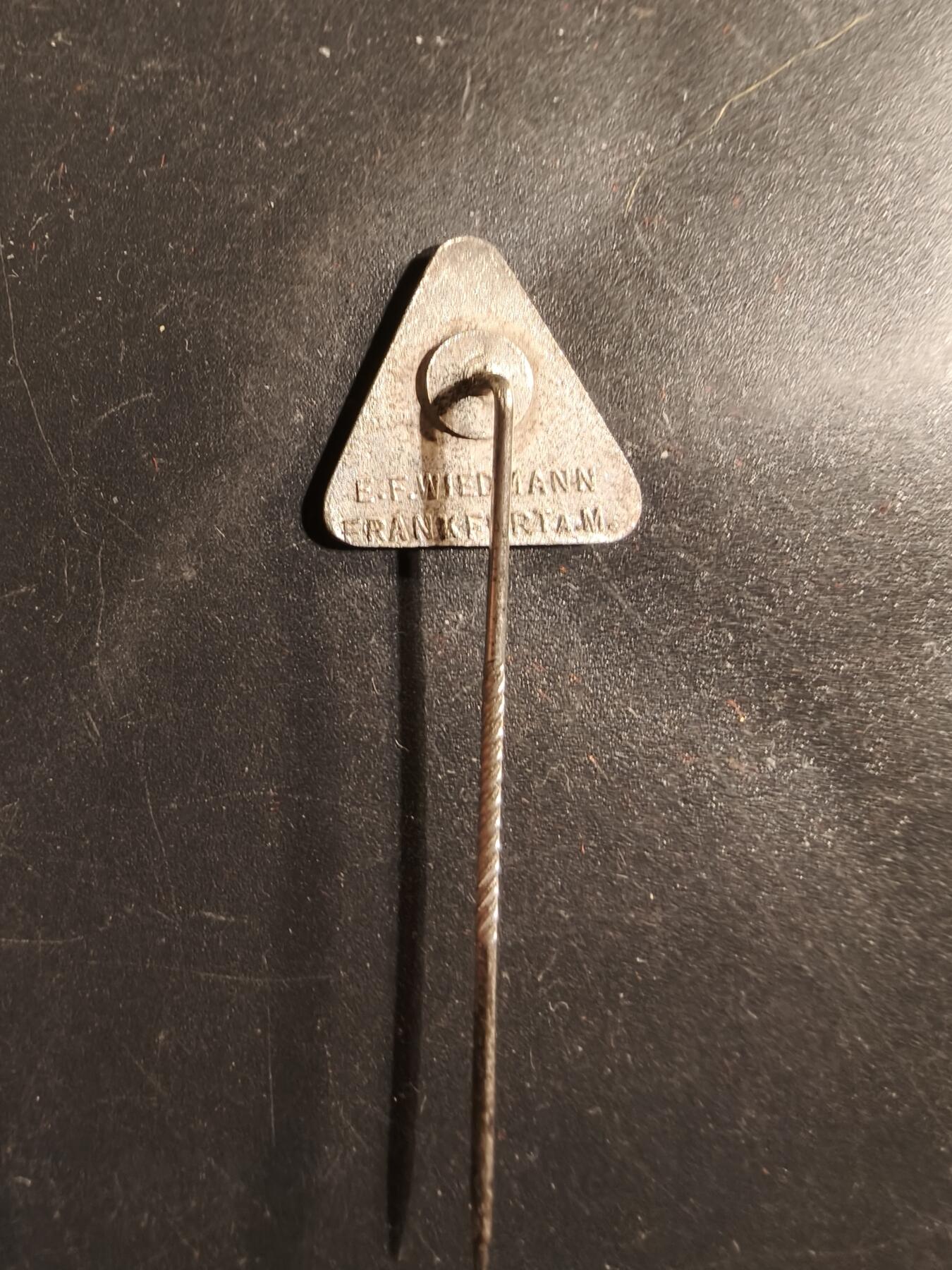 老王徽章第175期 德国金属工业协会针插