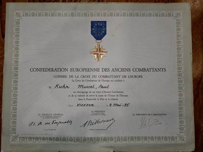 凯旋世界勋赏（第21期冬季大拍）（欢迎送拍）（对拍品有疑问请询问客服，不接受到手刀，出价默认拍品品相。请认真阅读拍卖规则！出价默认已认可！）（收到货请录制开箱视频，无视频概不处理问题。） - 1975年欧洲退伍军人联合会颁发的欧洲战斗十字勋章证书，是表彰退伍军人推动欧洲团结与和平的荣誉凭证