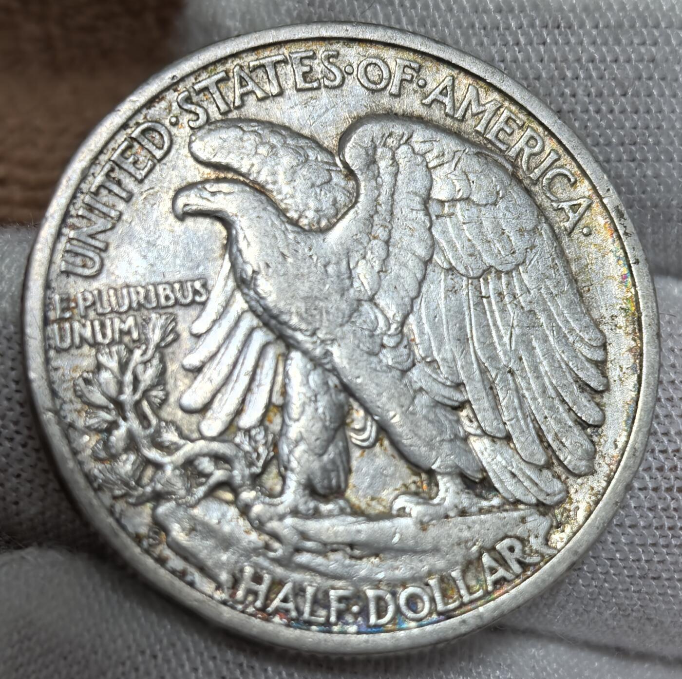 外国优质银币非洲美洲币，周六九点倒数截拍，满百包邮，持续收拍 极美品略带彩1942 年美国行走半元银币，12.5克0.9银纯银价200元，二战时期发行，带时代印记。自由女神 + 鹰币面经典，流通包浆独特。