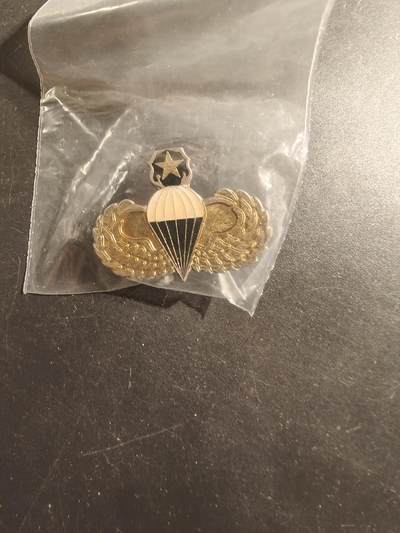 老王徽章第175期 - 美国空降兵高级伞降证章