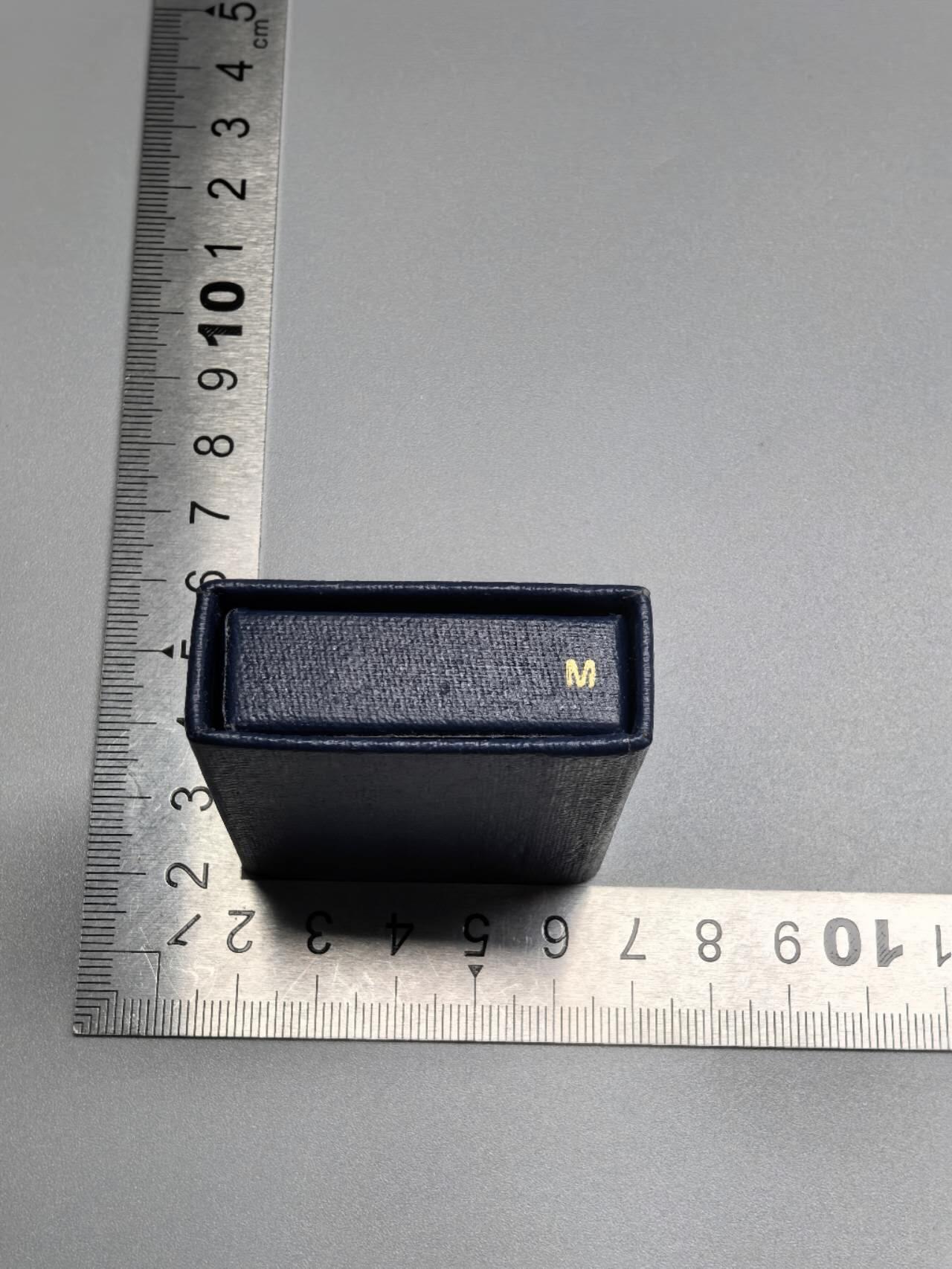 小驴勋章奖章收藏1月10日周六晚六点拍卖（珍爱和平，收藏战争，铭记历史，勿忘国耻，忠党爱国。有偿代拍，送拍规则在简介最后，参拍须阅读规则后再参拍，关系到运费包装发货时效真假辨别等关键信息，拍卖时不再发原图，看大图店主微信码在拍卖店铺介绍里）