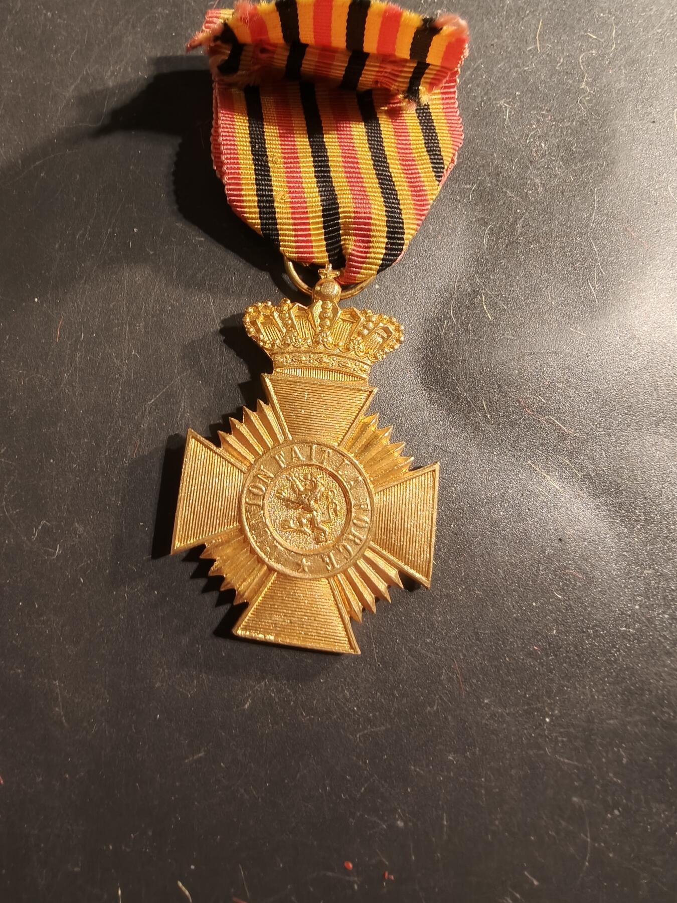 老王徽章第175期 比利时军事奖章     早期单法语版