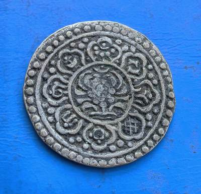 外国优质银币非洲美洲币，周六九点倒数截拍，满百包邮，持续收拍 - 藏传银币，正面饰莲花、吉祥结等宗教纹样，背面围列藏文，纹样精美且具民族宗教特色，版式独特，是藏区流通币中艺术与文化价值兼具的品种。