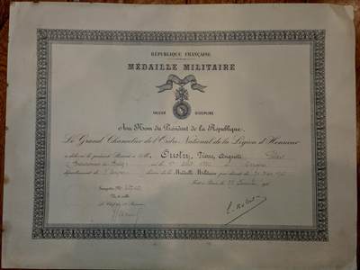 凯旋世界勋赏（第21期冬季大拍）（欢迎送拍）（对拍品有疑问请询问客服，不接受到手刀，出价默认拍品品相。请认真阅读拍卖规则！出价默认已认可！）（收到货请录制开箱视频，无视频概不处理问题。） - 1935年法国以共和国总统名义颁发的军事奖章证书，是表彰军人英勇与纪律的国家级军事荣誉凭证