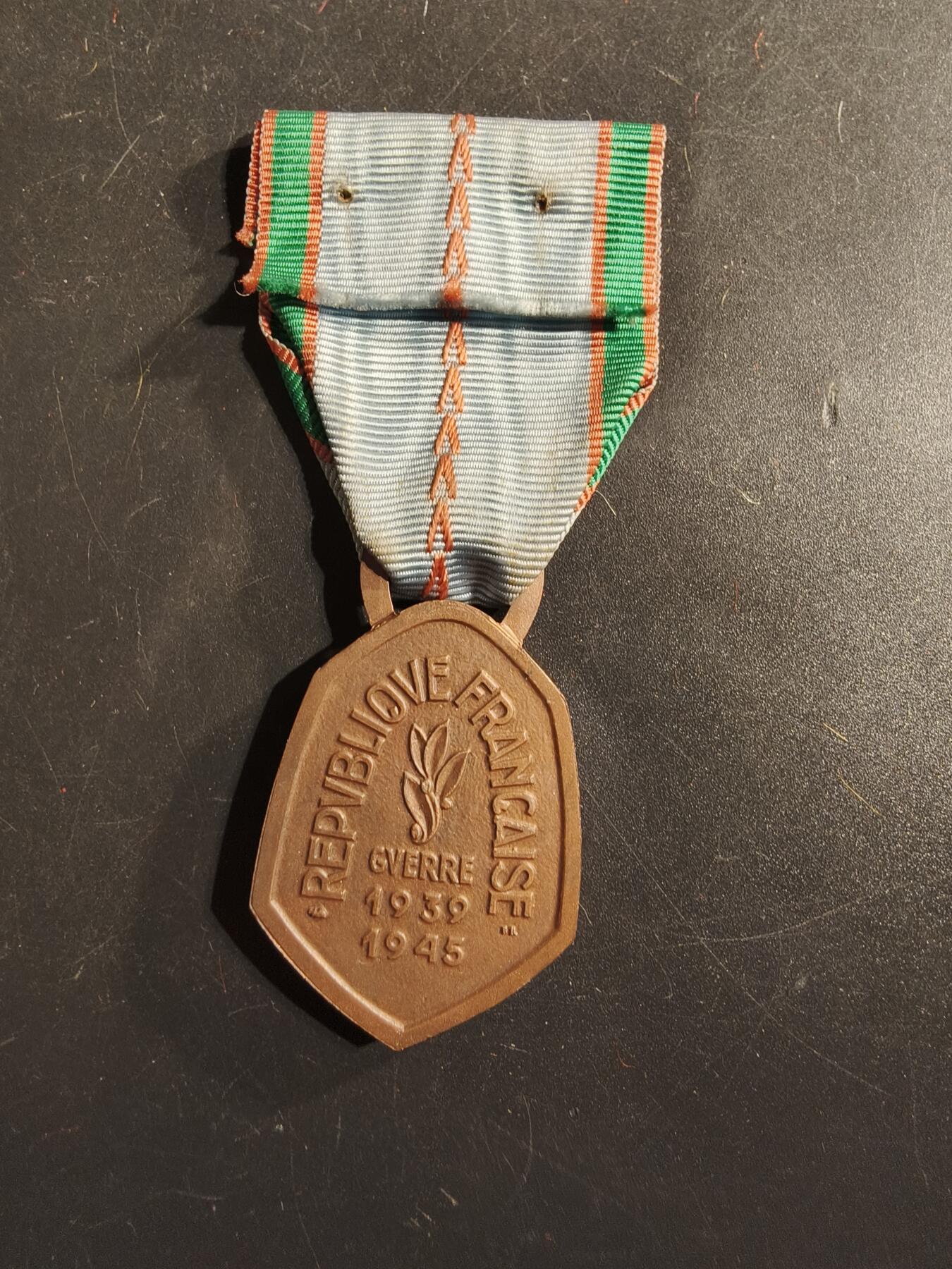 老王徽章第175期 法国二战纪念章