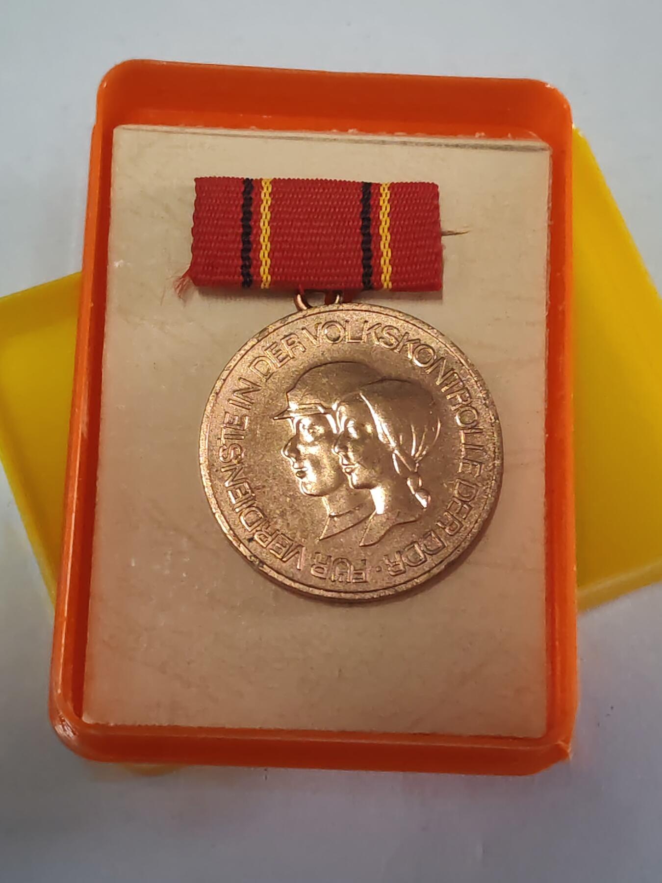 韵星假日拍卖第三十六期 -- Rimey Holidays Auction 36 民主德国铜级监察奖章带原盒 少见职务 颁发最少的之一