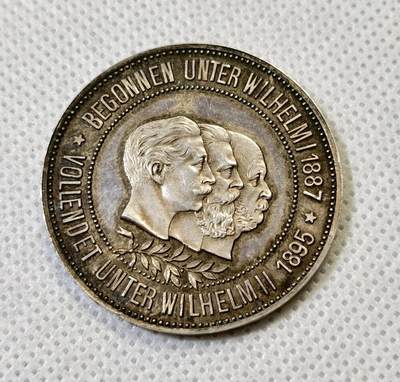 “甄选寰宇 · 臻藏岁华”新年精品场（直播拍卖）-甄臻铺-世界币章拍卖（第47期）送拍享返佣金等优惠多多 - 1895年德国普法战争胜利25周年之际基尔运河通航景观纪念银章 浮雕镜面金绿彩顶级品相 基尔运河历三皇开通 此运河横贯日德兰半岛 沟通北海与波罗的海 是波罗的海航运的重要军用|民用路线，顶级工艺制造 ms状态