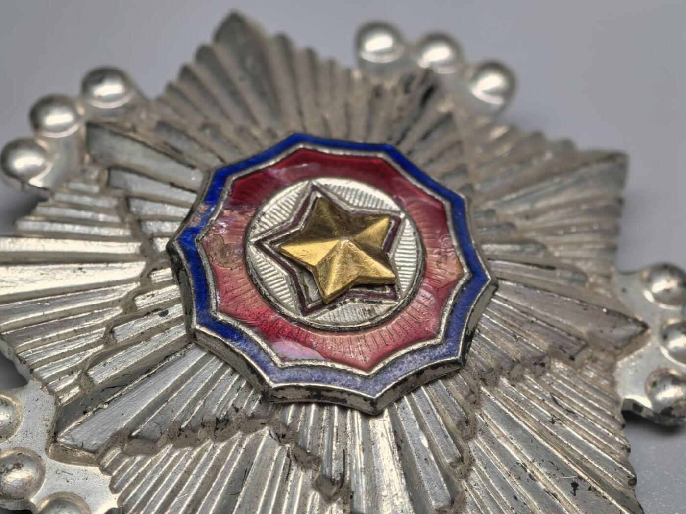 小驴勋章奖章收藏1月10日周六晚六点拍卖（珍爱和平，收藏战争，铭记历史，勿忘国耻，忠党爱国。有偿代拍，送拍规则在简介最后，参拍须阅读规则后再参拍，关系到运费包装发货时效真假辨别等关键信息，拍卖时不再发原图，看大图店主微信码在拍卖店铺介绍里）