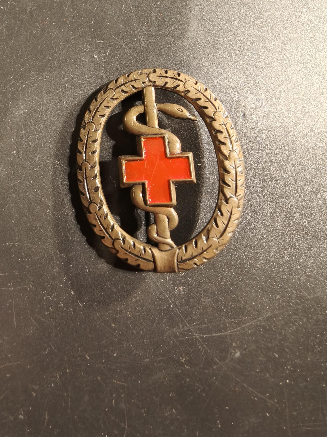 老王徽章第175期 德国巴伐利亚州铜级红十字会证章