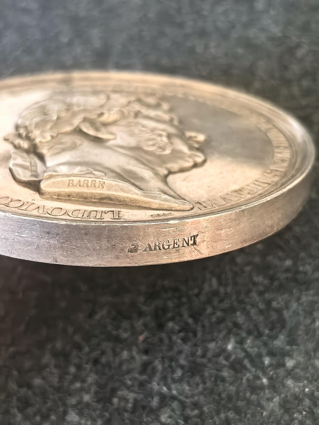 “多子多福·天使送福”，1843年法国银章，路易菲利普国王的七十大寿。