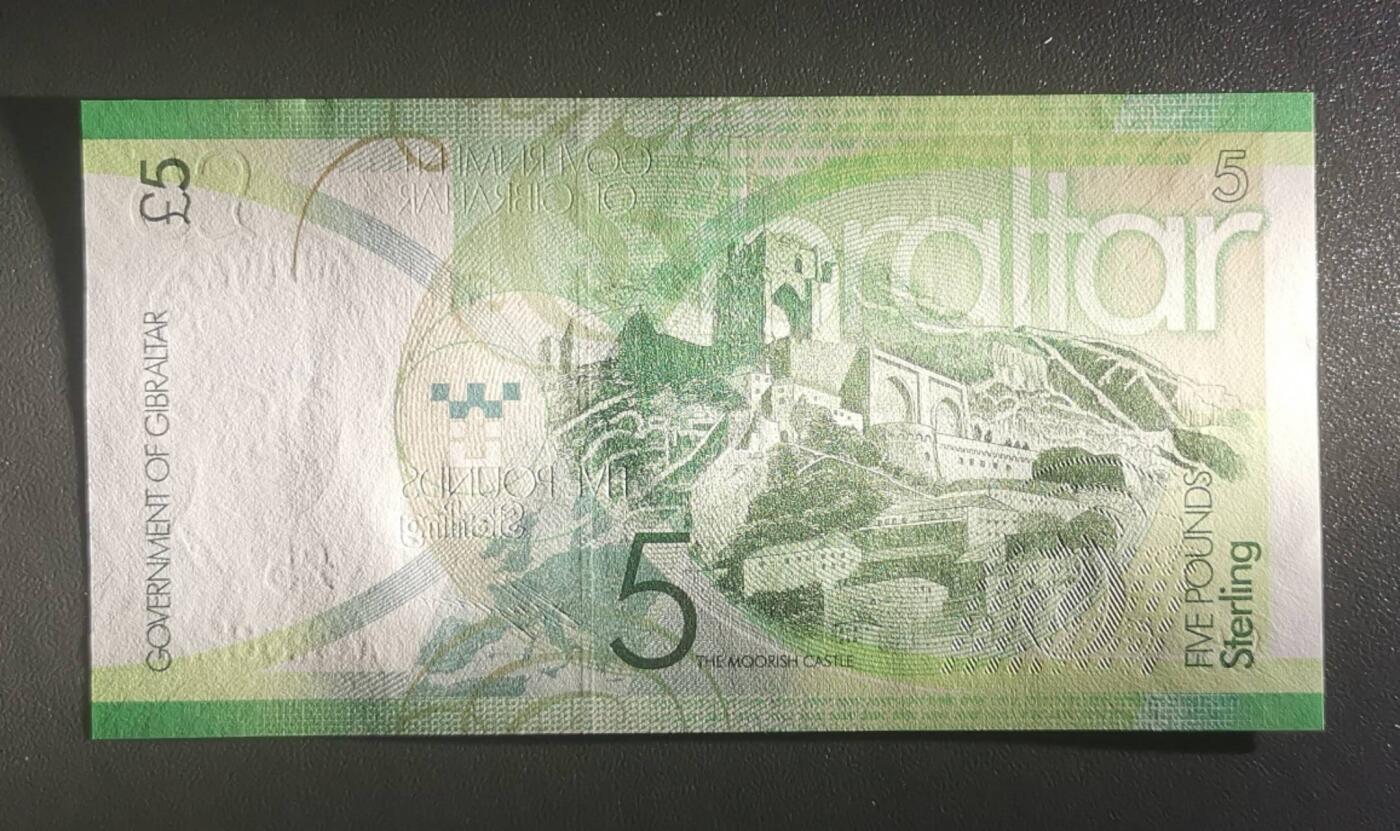 《艾美收藏》第228期-1.11周日外币精品 直布罗陀2011年AAA冠5镑UNC正面左下一处极轻微压痕 大头像女王漂亮