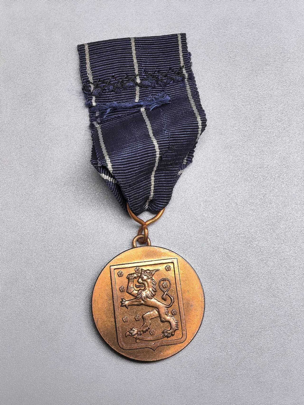 小驴勋章奖章收藏1月10日周六晚六点拍卖（珍爱和平，收藏战争，铭记历史，勿忘国耻，忠党爱国。有偿代拍，送拍规则在简介最后，参拍须阅读规则后再参拍，关系到运费包装发货时效真假辨别等关键信息，拍卖时不再发原图，看大图店主微信码在拍卖店铺介绍里）