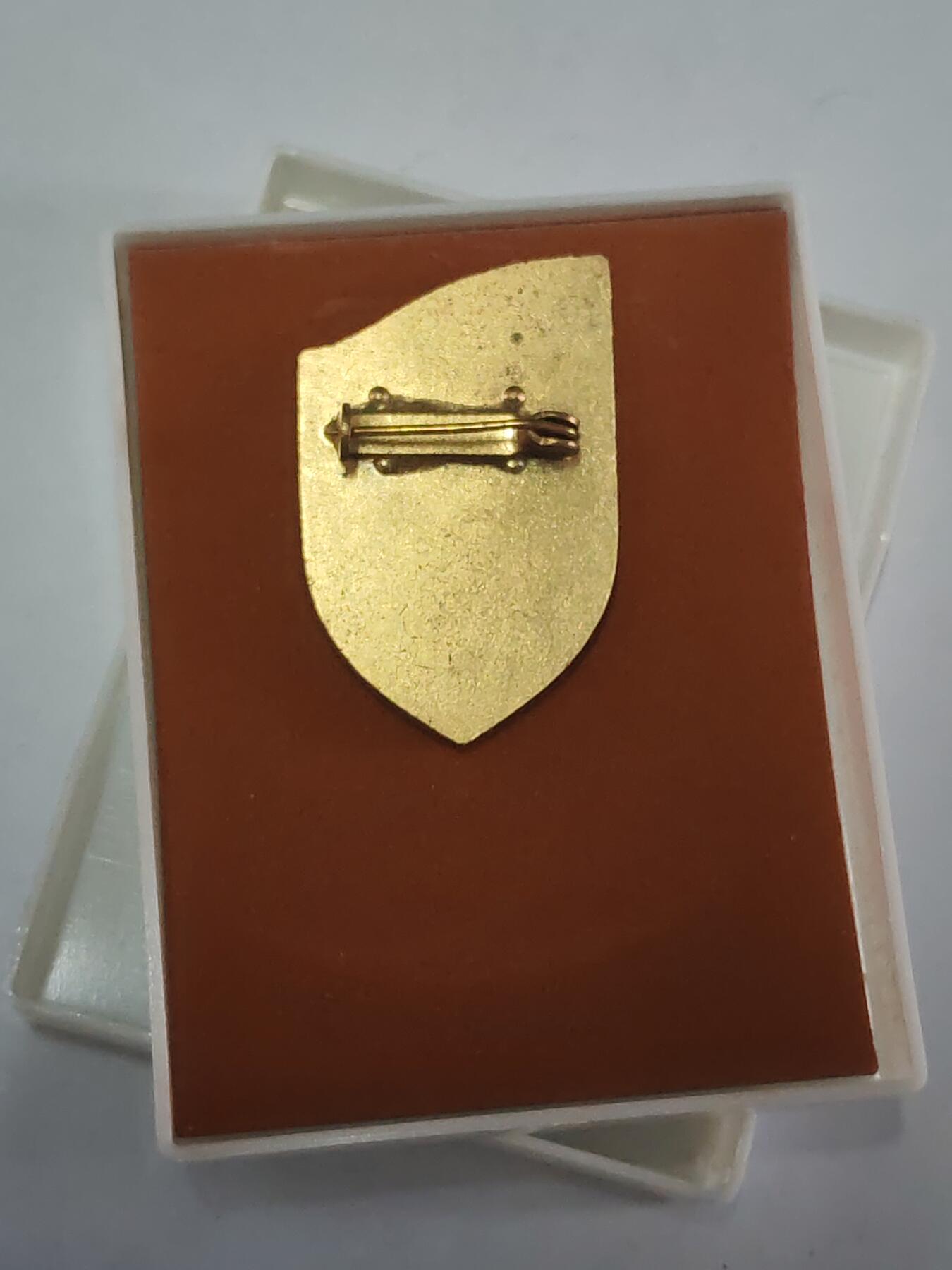 韵星假日拍卖第三十六期 -- Rimey Holidays Auction 36 民主德国史塔西三十五年纪念章带盒 无损 高年限