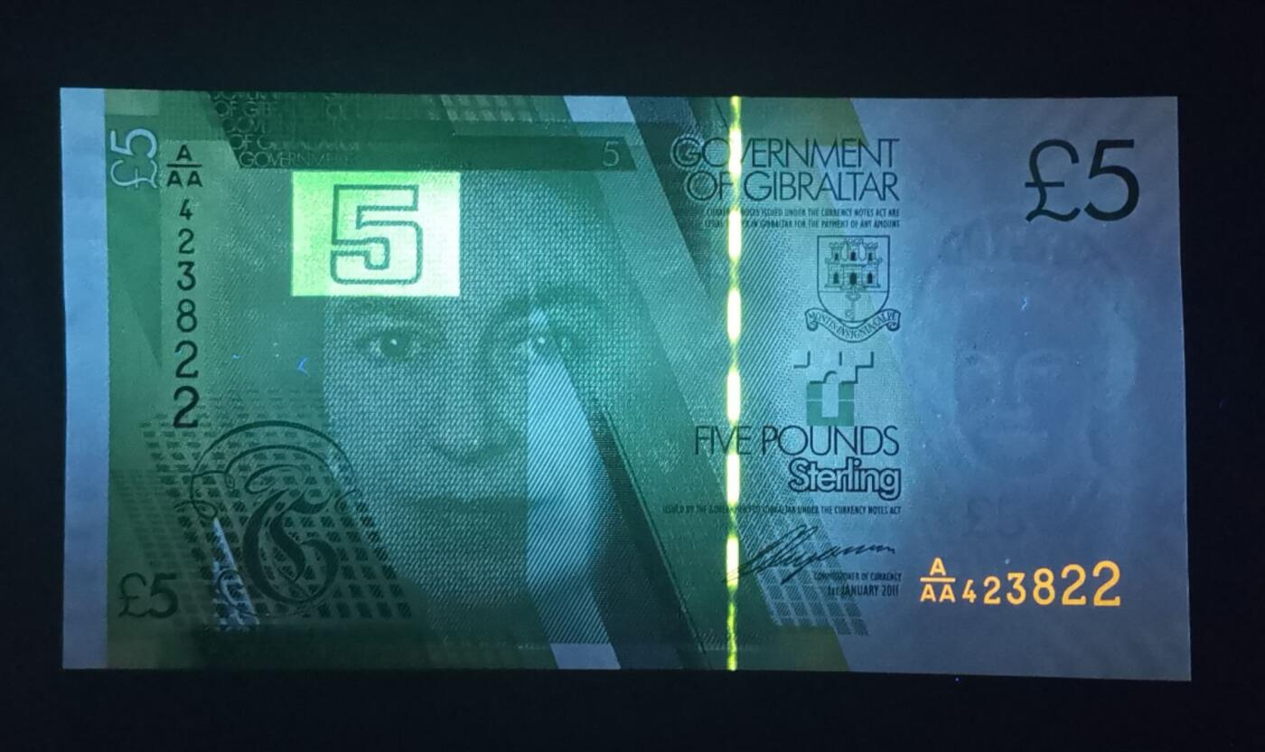 《艾美收藏》第228期-1.11周日外币精品 直布罗陀2011年AAA冠5镑UNC正面左下一处极轻微压痕 大头像女王漂亮