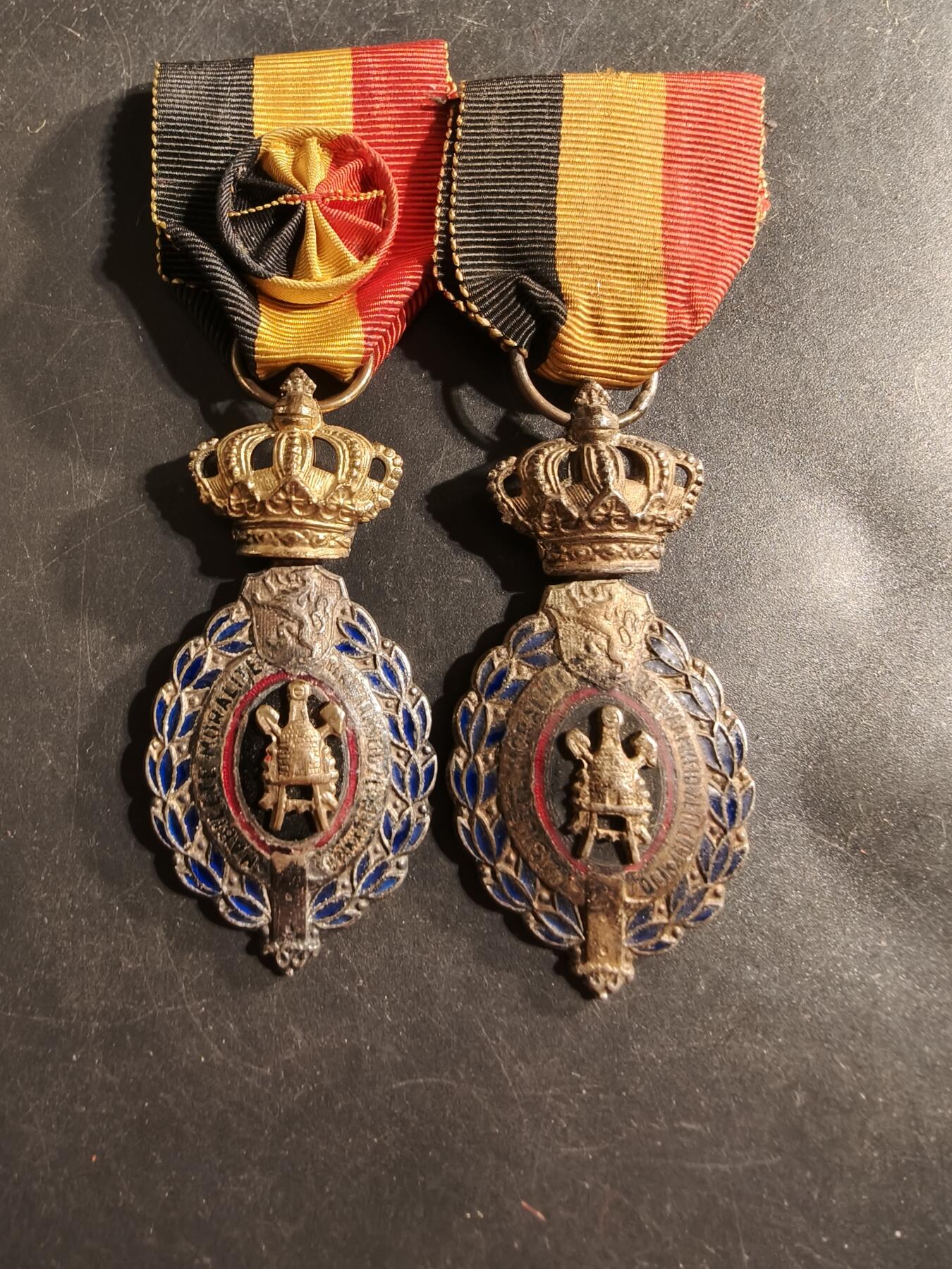 老王徽章第175期 比利时金银级劳工奖章一组