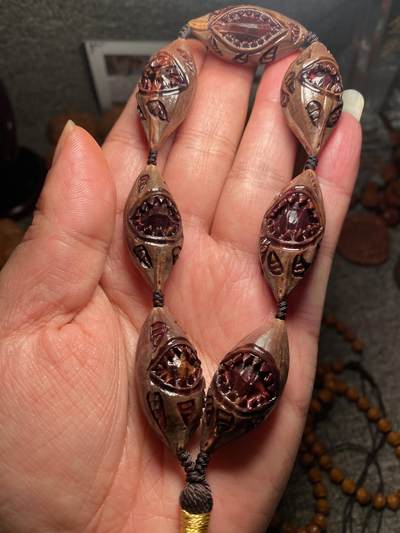 苏工名家王红秋个人作品展示 - 福利老苏工核雕，纯手工雕刻，紫核吞噬手串个性十足，等待有缘人，市场无同款，尺寸1。7x3.7喜欢的来