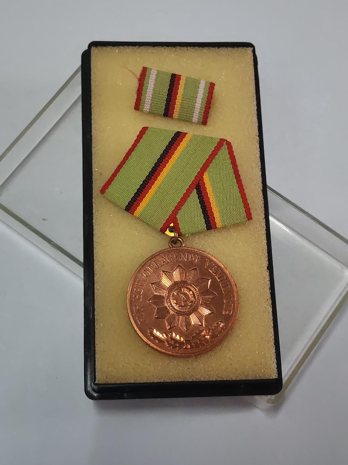 韵星假日拍卖第三十六期 -- Rimey Holidays Auction 36 民主德国铜级内务部功绩奖章带原盒略