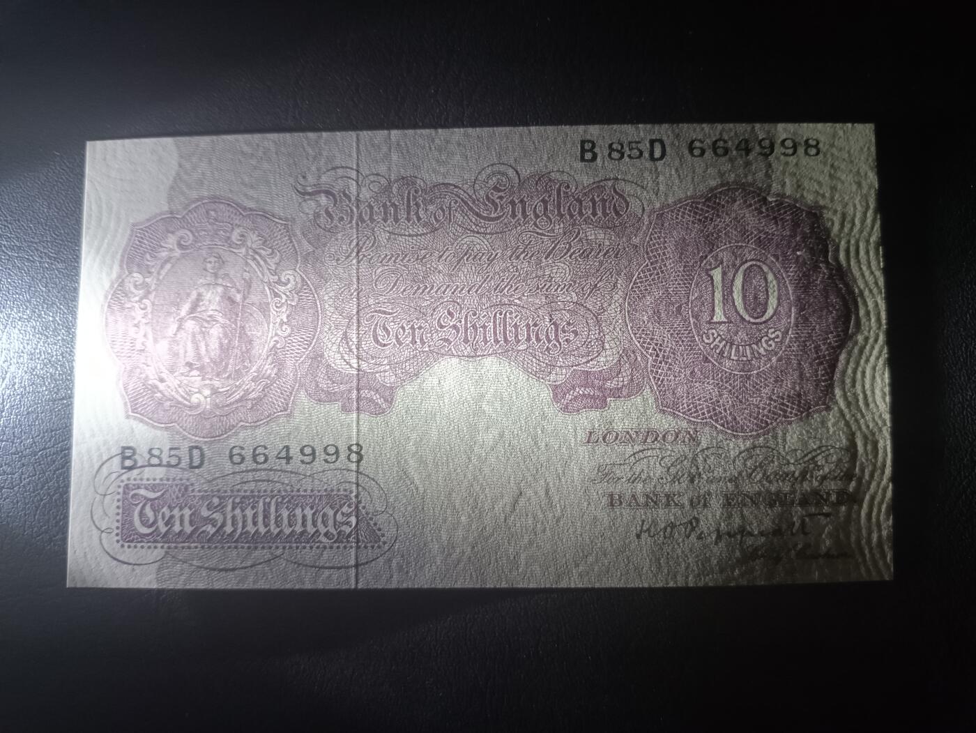 2026一月第二期，总212期 英格兰战时A序列10先令UNC-，有别于战前战后普通的红色版本用紫色印刷