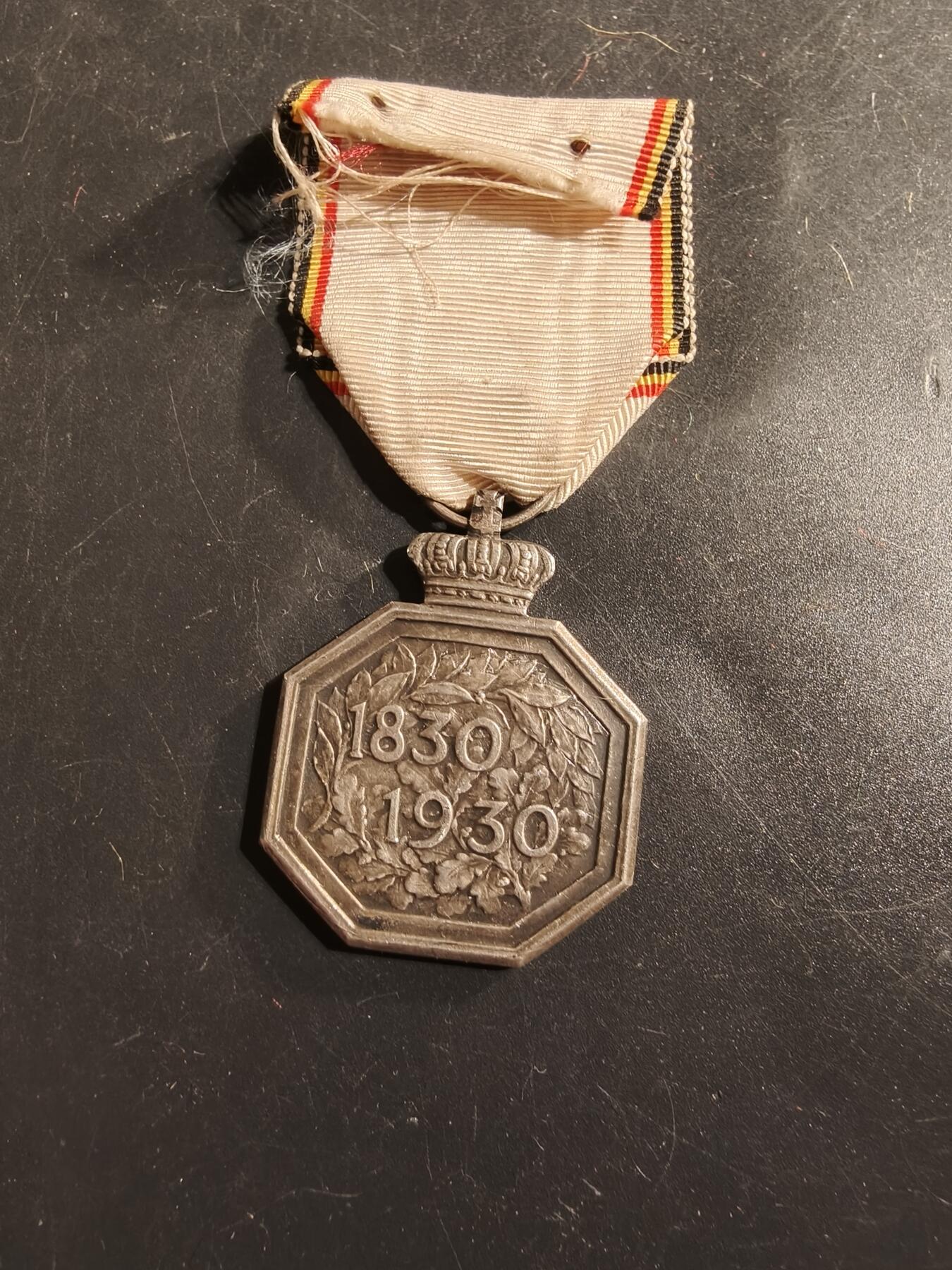 老王徽章第175期 比利时王国建国百年纪念章