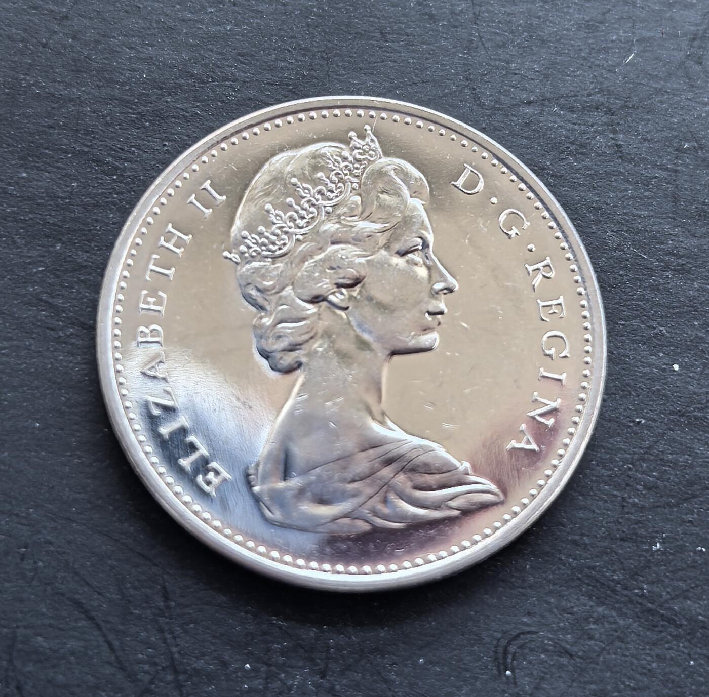 外国优质银币非洲美洲币，周六九点倒数截拍，满百包邮，持续收拍 加拿大1970 年 5 分精制币，正面是伊丽莎白二世像，背面绘国兽海狸（配枫叶元素），币面工艺细腻，题材具加拿大本土标识性，兼具流通纪念与收藏价值。