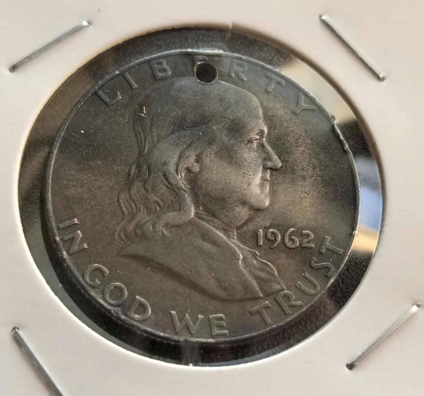 外国优质银币非洲美洲币，周六九点倒数截拍，满百包邮，持续收拍 美国1962 年富兰克林半元银币D版，正面是富兰克林头像配 “自由” 字样，背面是独立钟 + 小鹰饰，带 “合众为一” 格言，版式独特、是经典纪念币，收藏辨识度高。