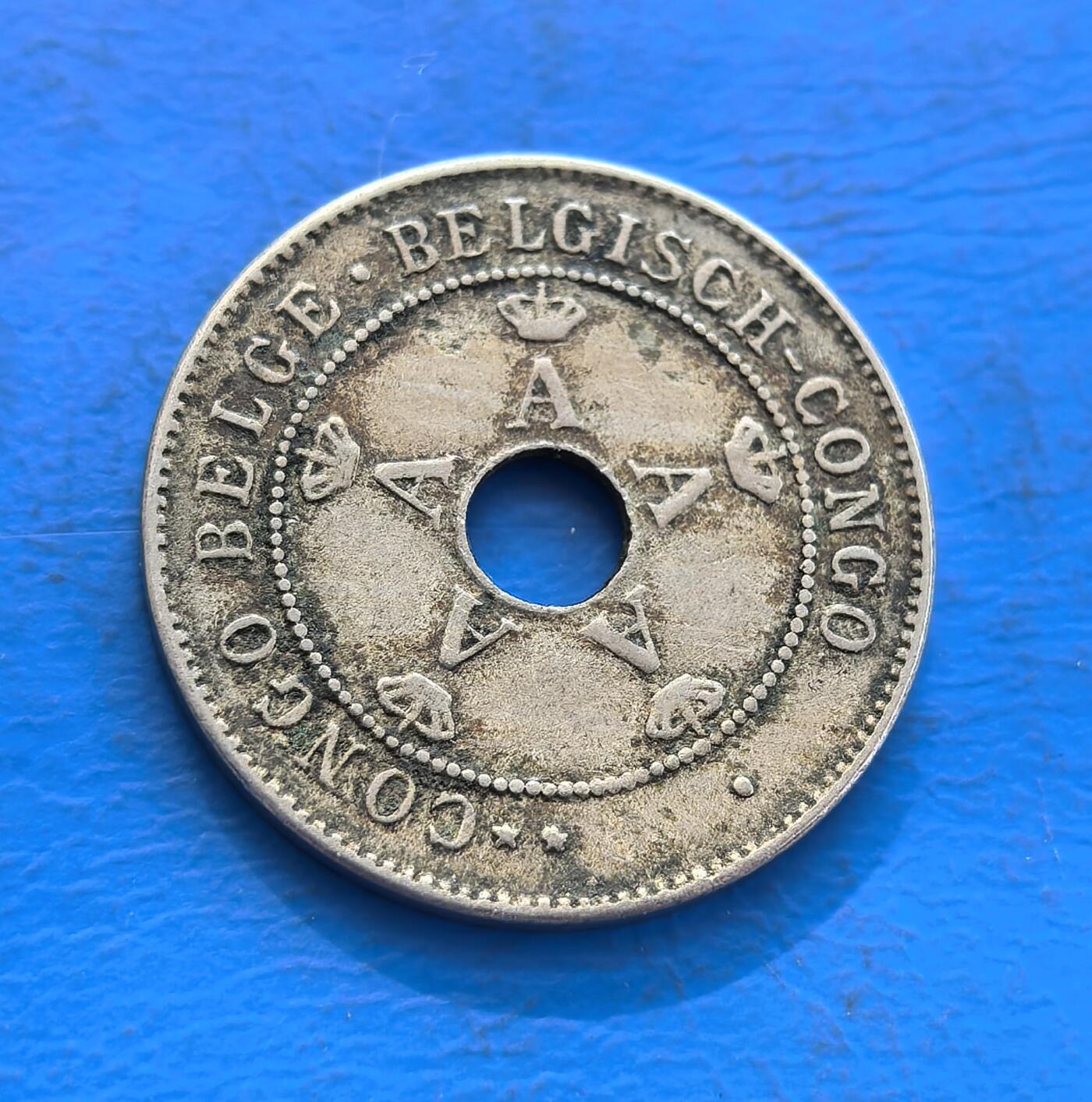外国优质银币非洲美洲币，周六九点倒数截拍，满百包邮，持续收拍 比属刚果1919年10 分硬币，带圆孔设计，正面标 “BELGISCH-CONGO”，背面饰五角星，属比利时殖民时期刚果货币，风格具殖民货币特征，是非洲殖民币收藏品类。