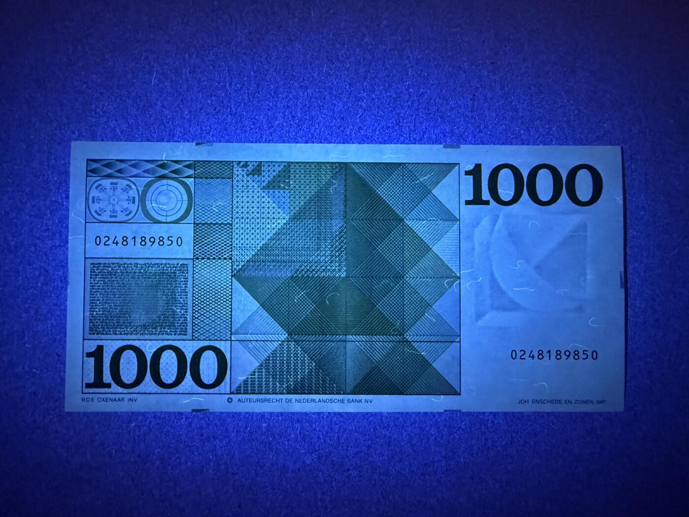 《艾美收藏》第228期-1.11周日外币精品 荷兰1000盾 AU 人像版斯宾诺莎 中间有道不明显的暗折(肉眼几乎不可见) 无4 汇率近4000元