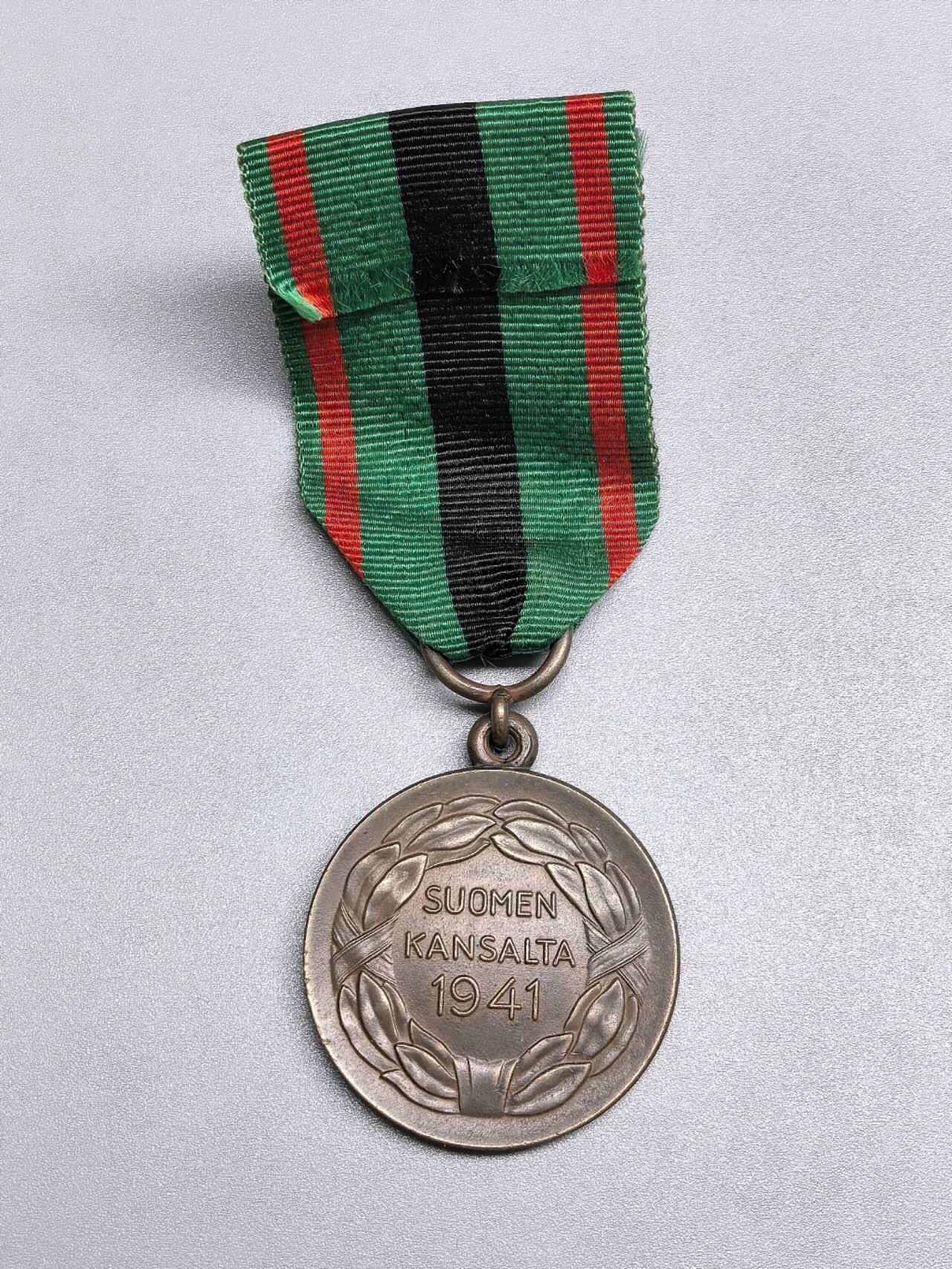 小驴勋章奖章收藏1月10日周六晚六点拍卖（珍爱和平，收藏战争，铭记历史，勿忘国耻，忠党爱国。有偿代拍，送拍规则在简介最后，参拍须阅读规则后再参拍，关系到运费包装发货时效真假辨别等关键信息，拍卖时不再发原图，看大图店主微信码在拍卖店铺介绍里）