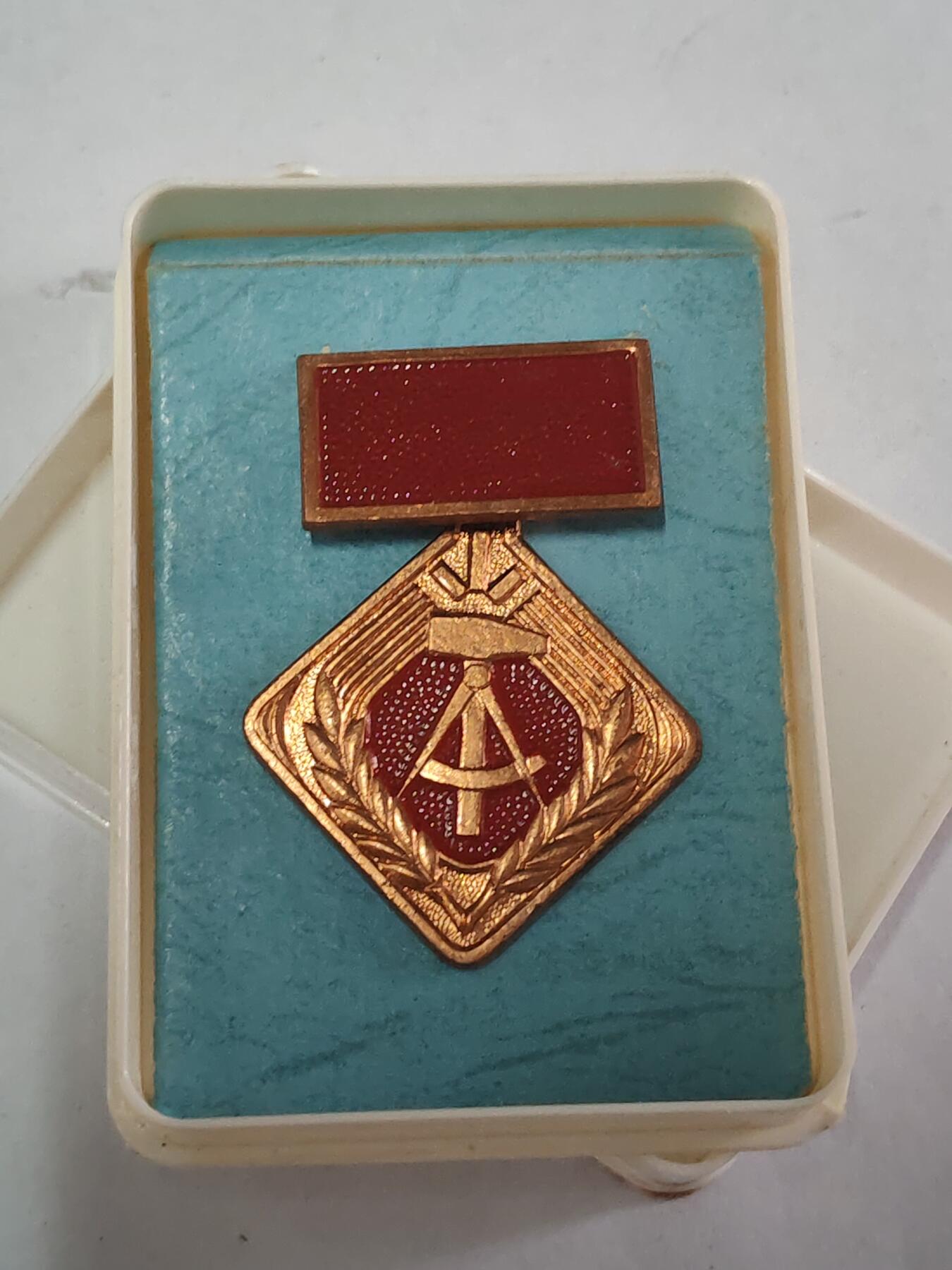 韵星假日拍卖第三十六期 -- Rimey Holidays Auction 36 民主德国个人劳动荣誉奖章带原盒早期版