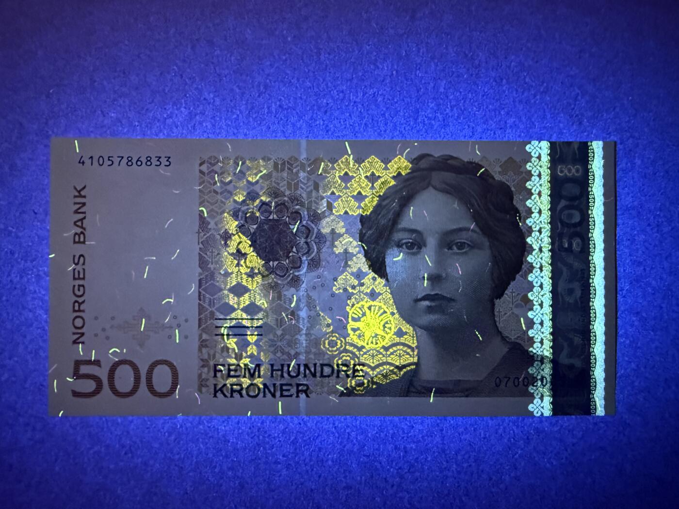 《艾美收藏》第228期-1.11周日外币精品 挪威500克朗 UNC 2005年 挪威小说家温塞特