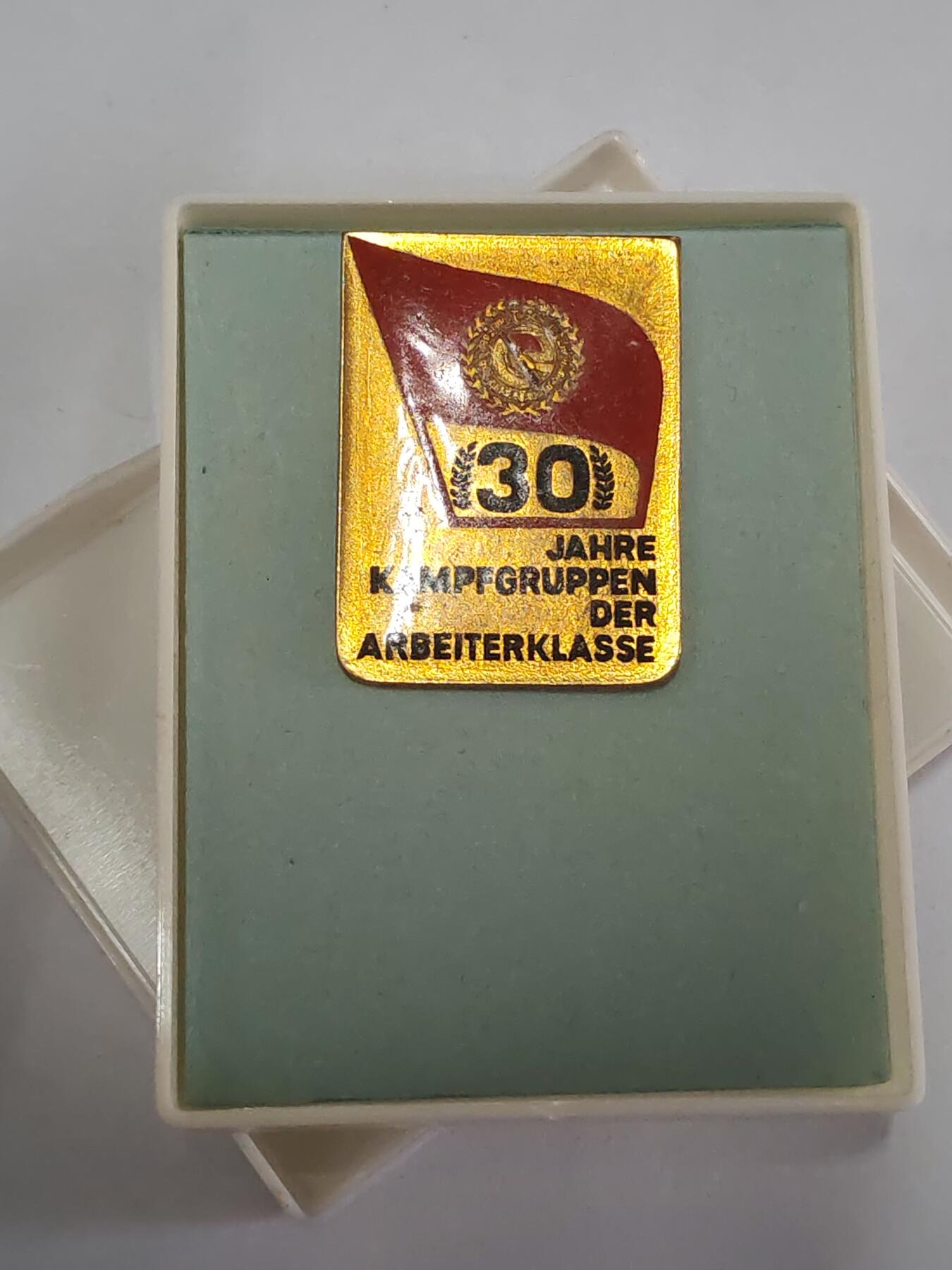 韵星假日拍卖第三十六期 -- Rimey Holidays Auction 36 民主德国工战队成立三十周年纪念章带原盒