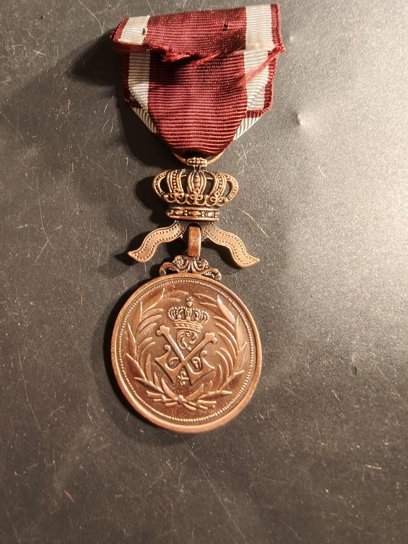老王徽章第175期 比利时铜级王冠奖章