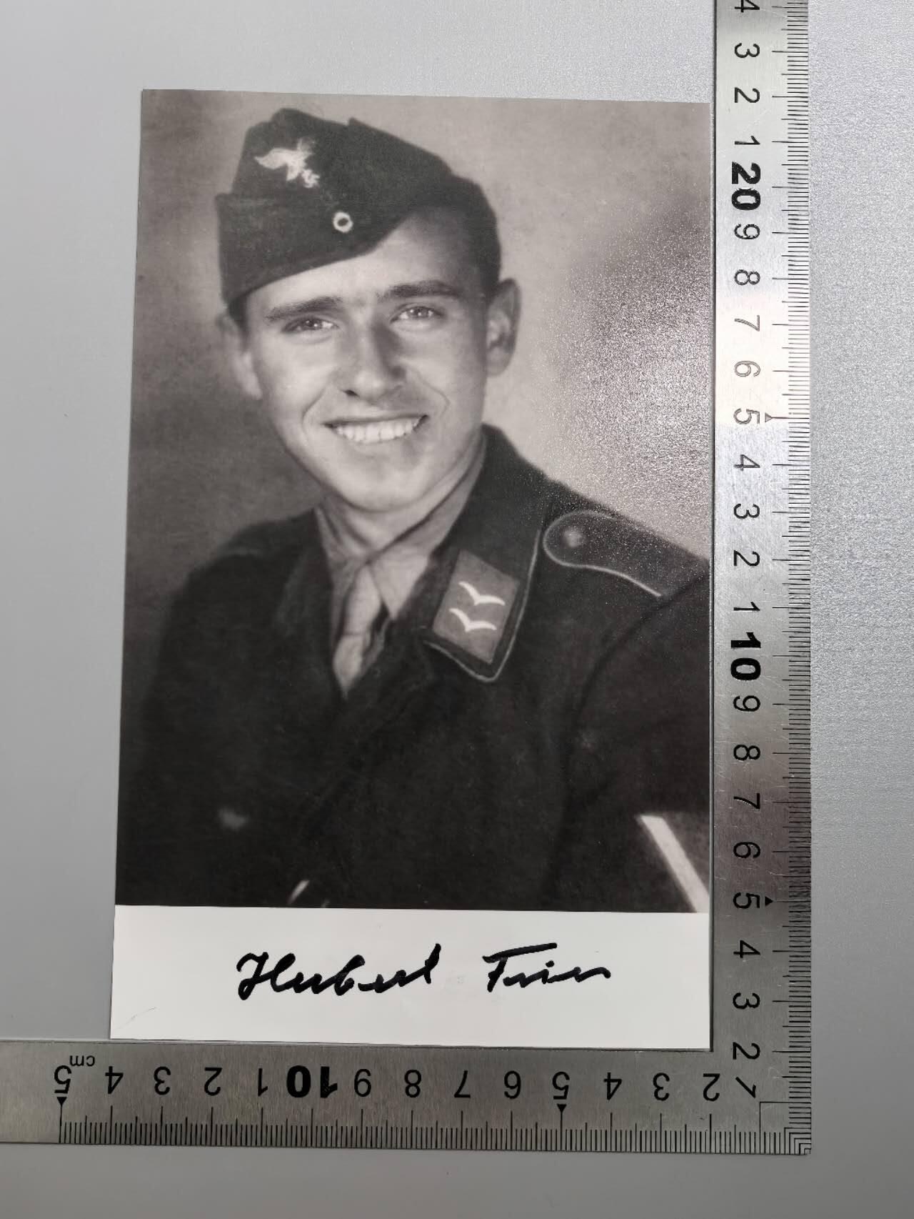 小驴勋章奖章收藏1月10日周六晚六点拍卖（珍爱和平，收藏战争，铭记历史，勿忘国耻，忠党爱国。有偿代拍，送拍规则在简介最后，参拍须阅读规则后再参拍，关系到运费包装发货时效真假辨别等关键信息，拍卖时不再发原图，看大图店主微信码在拍卖店铺介绍里）