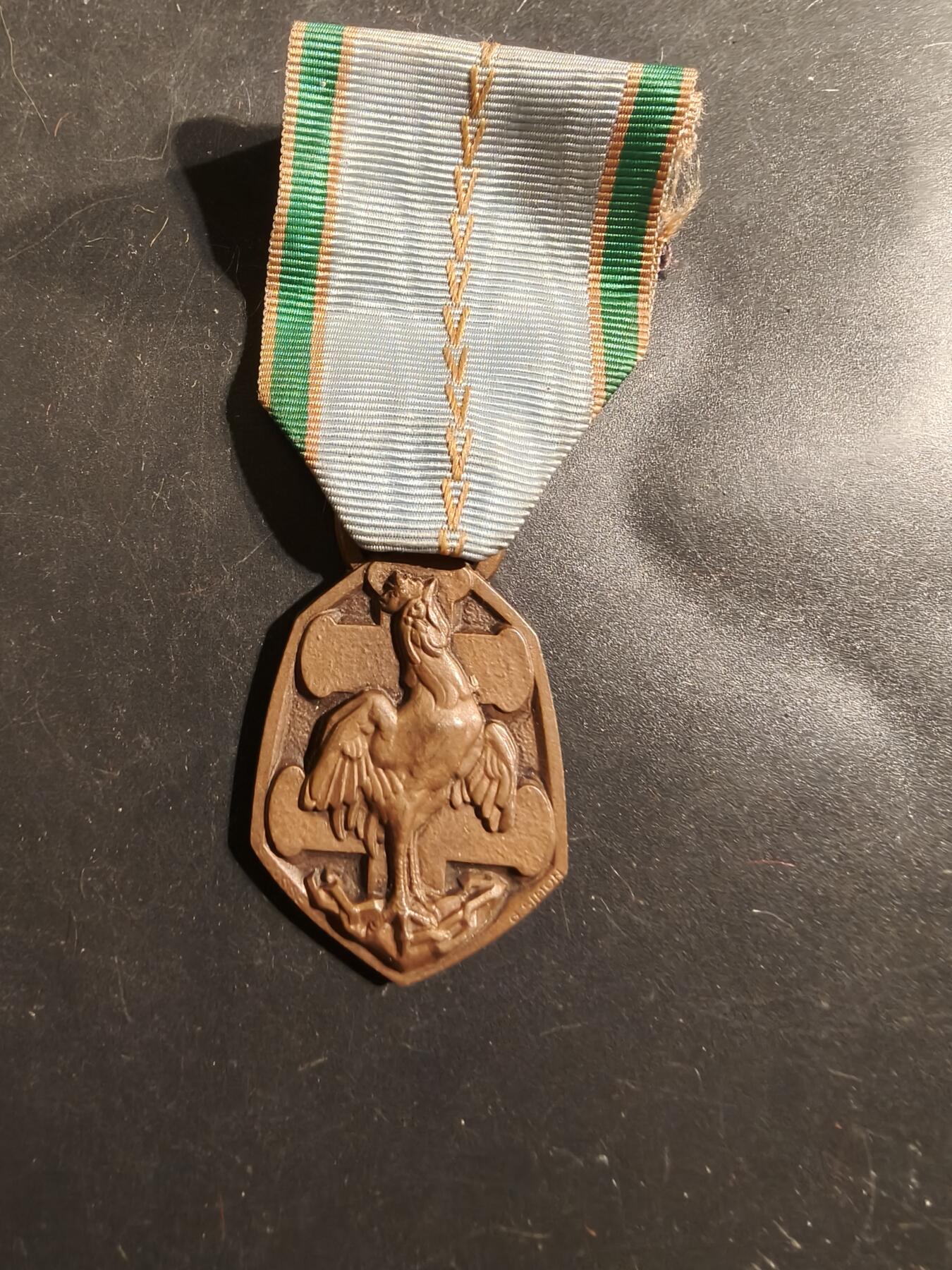 老王徽章第175期 法国二战纪念章