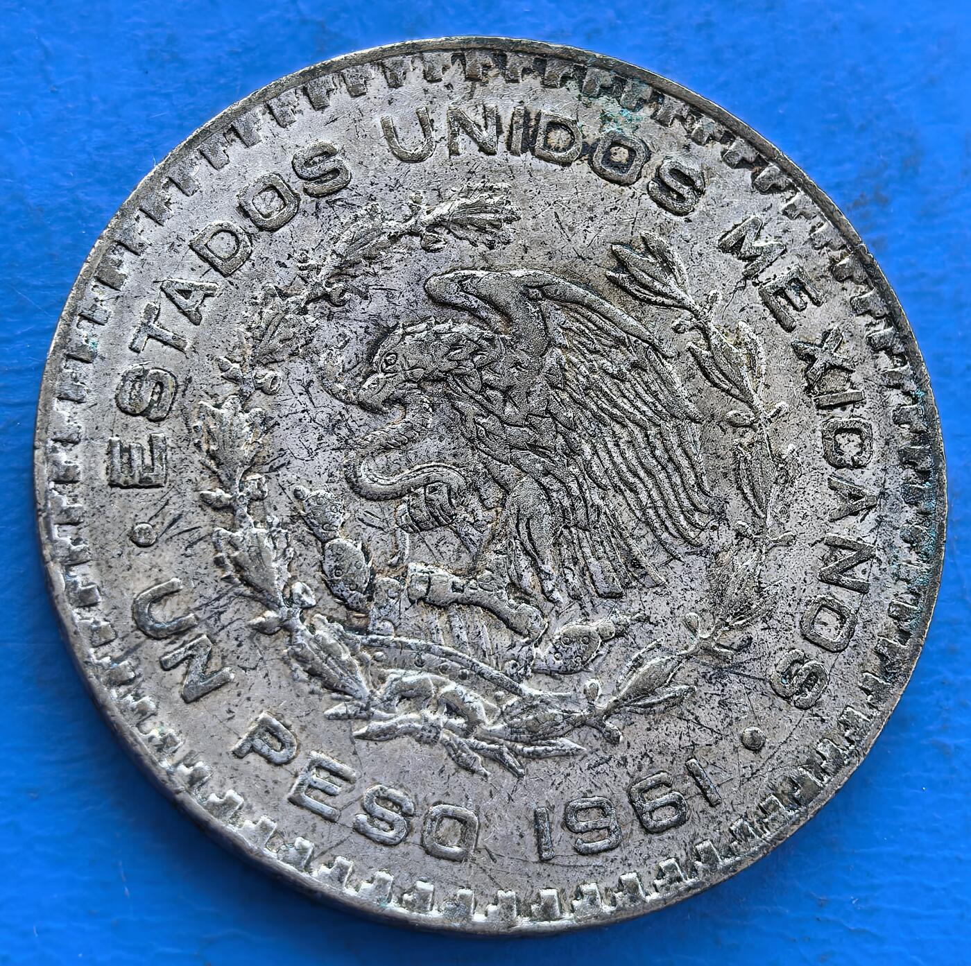 外国优质银币非洲美洲币，周六九点倒数截拍，满百包邮，持续收拍 墨西哥1961 年 1 比索银币，饰国徽鹰蛇图与领袖像，属墨西哥经典流通币，带自然包浆，存世量有限，是拉美货币代表，兼具国家文化符号与收藏稀缺性。