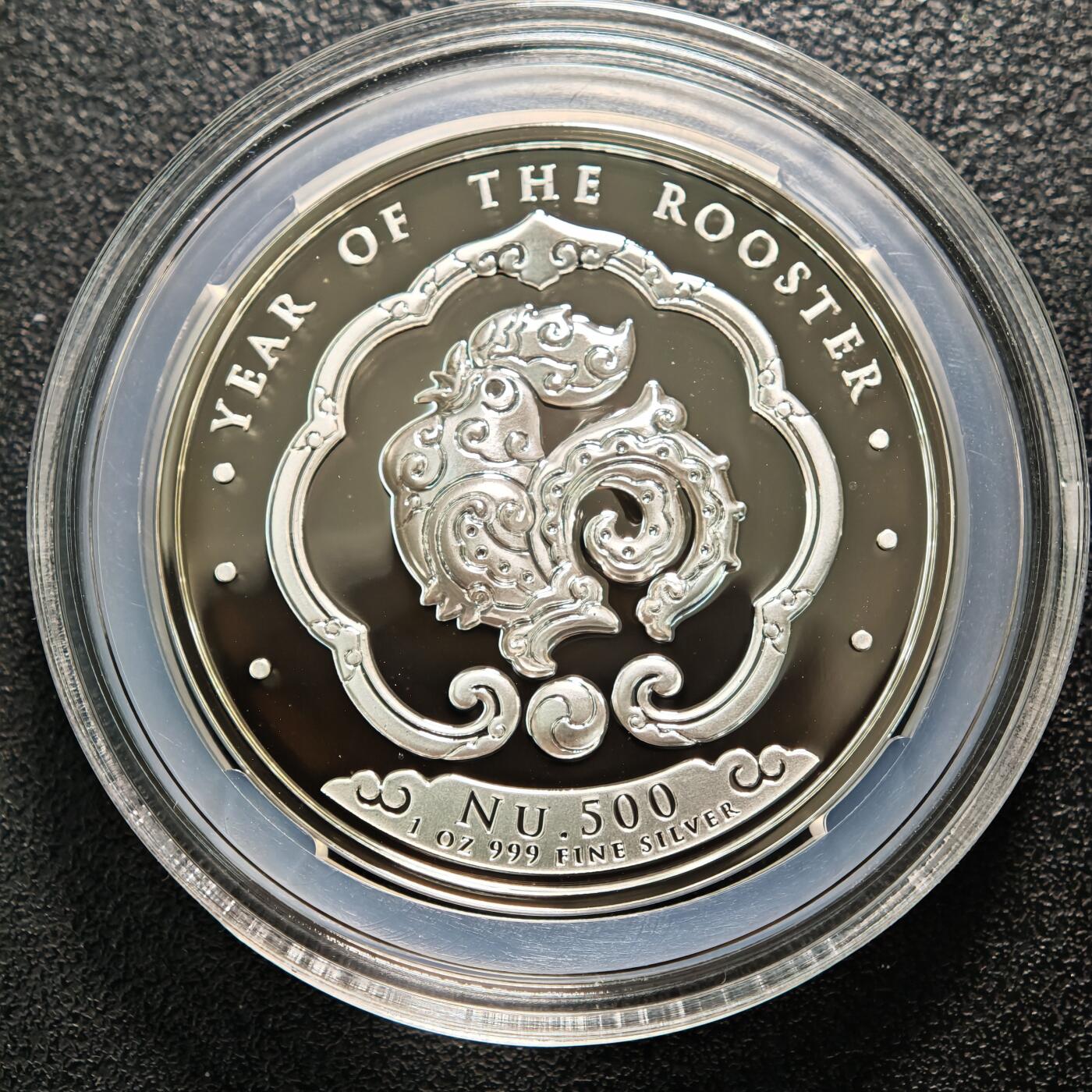 【德藏】世界币章拍卖第161期 2017年 不丹生肖鸡年高浮雕彩色纪念银币 原盒 原证书 40.7mm 1盎司 999银