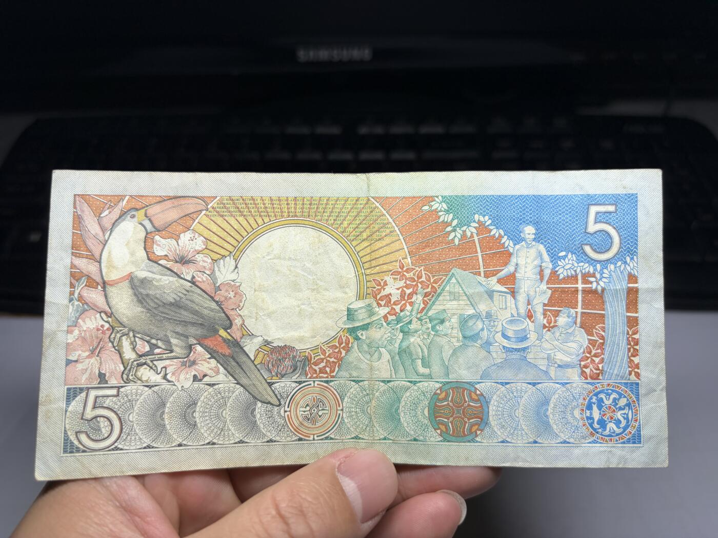 2026年集古藏今外币拍卖第一期-第3场—（总第300拍-纸币专场），本期拍完结算一次，发货时间2-3天，休息几天后继续新的一期拍卖。 1986年苏里南5盾