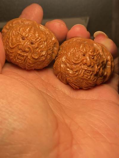 苏工名家王红秋个人作品展示 - 福利苏工核雕，纯手工核桃雕刻双龙戏珠一对个性十足，等待有缘人，市场无同款，尺寸4。3喜欢的来