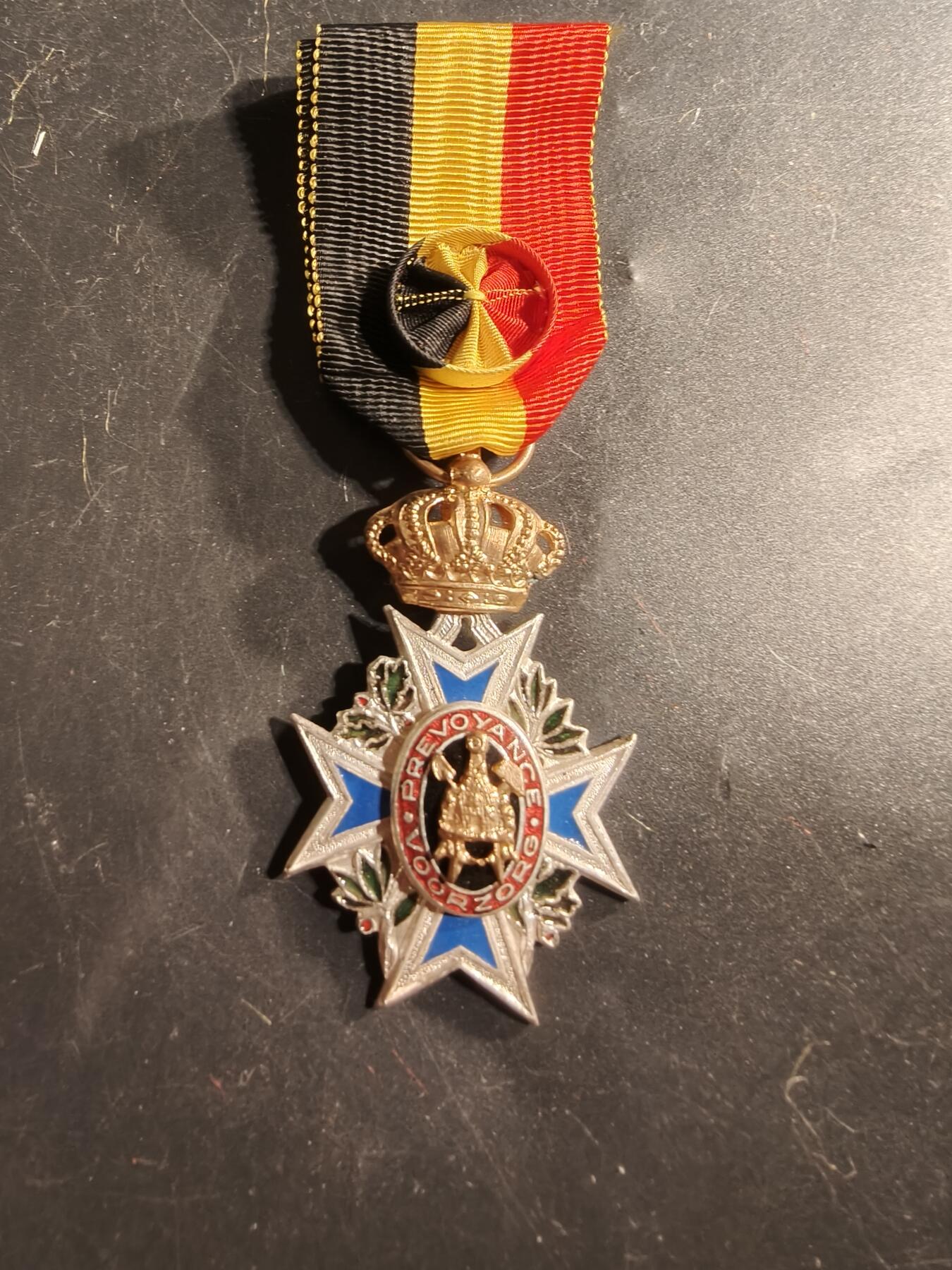 老王徽章第175期 比利时金级工业特别勋章