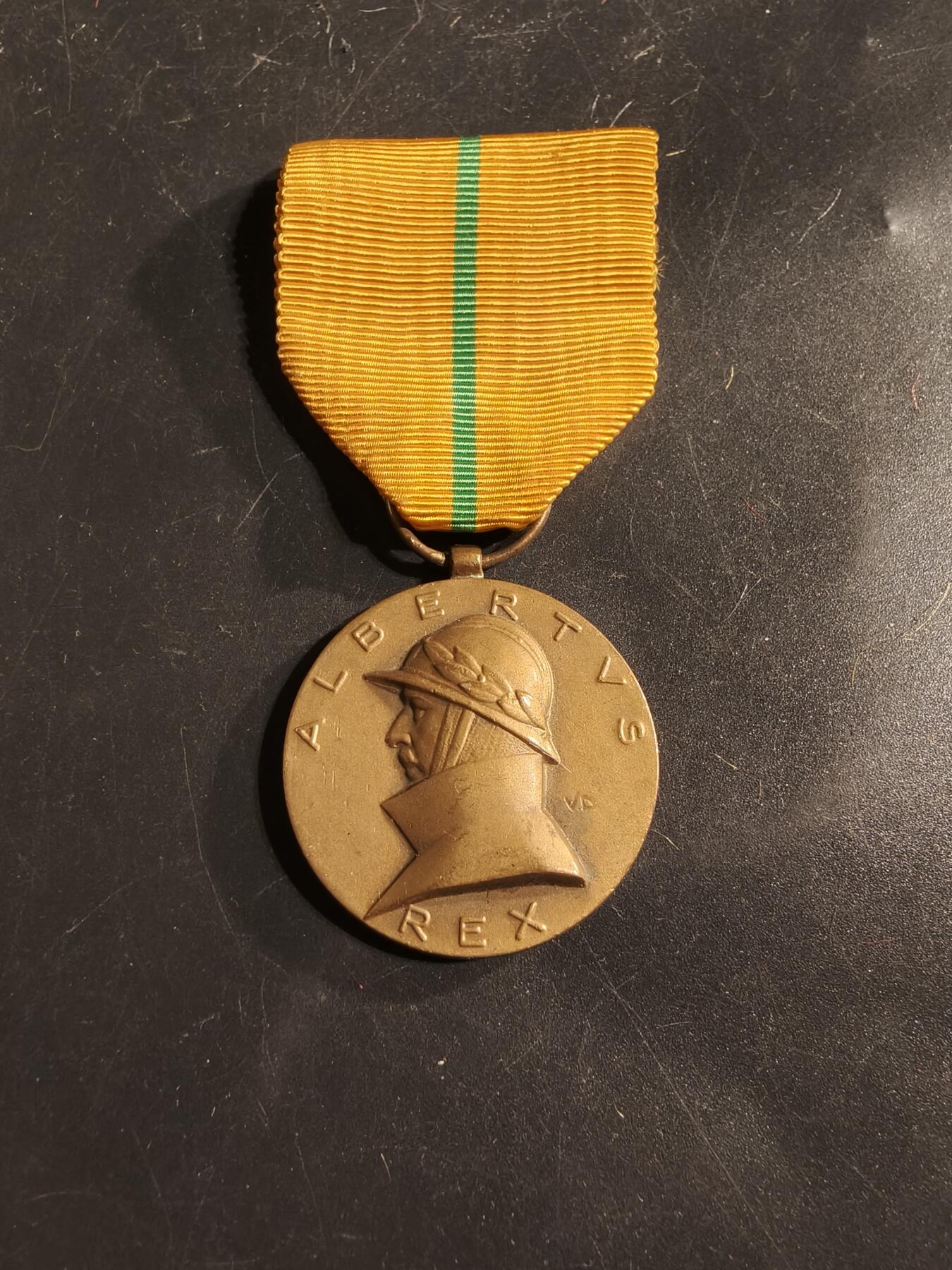 老王徽章第175期 比利时阿尔贝一世国王执政纪念章