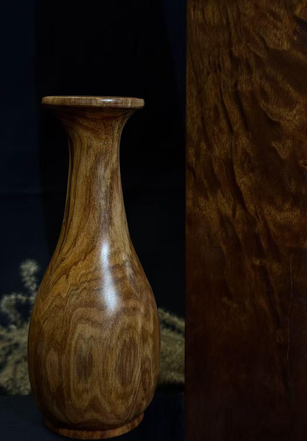 零元拍：海南黄花梨 花瓶 整料掏出，高 165 ，大肚 69，瓶口 50MM