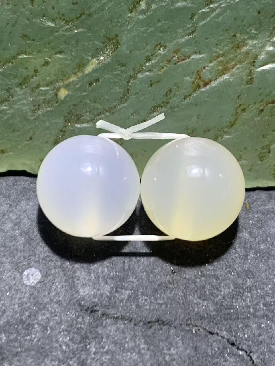 放福利精美荔枝冻腰珠一对，