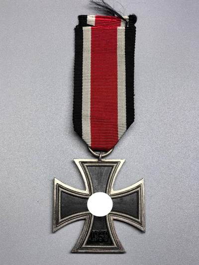 小驴勋章奖章收藏1月10日周六晚六点拍卖（珍爱和平，收藏战争，铭记历史，勿忘国耻，忠党爱国。有偿代拍，送拍规则在简介最后，参拍须阅读规则后再参拍，关系到运费包装发货时效真假辨别等关键信息，拍卖时不再发原图，看大图店主微信码在拍卖店铺介绍里） - 得二EKII，环打65厂标，铁质核心黑漆，漆面有酸洗痕迹