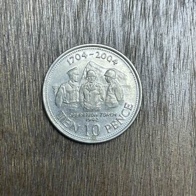 【铜匠收藏】★第137场★散币场。不寄存，30包邮。不满30元，支付5元运费。《接受代拍 代送NGC评级》 - 44【无寄存】2004 直布罗陀 10便士 火炬行动 纪念币