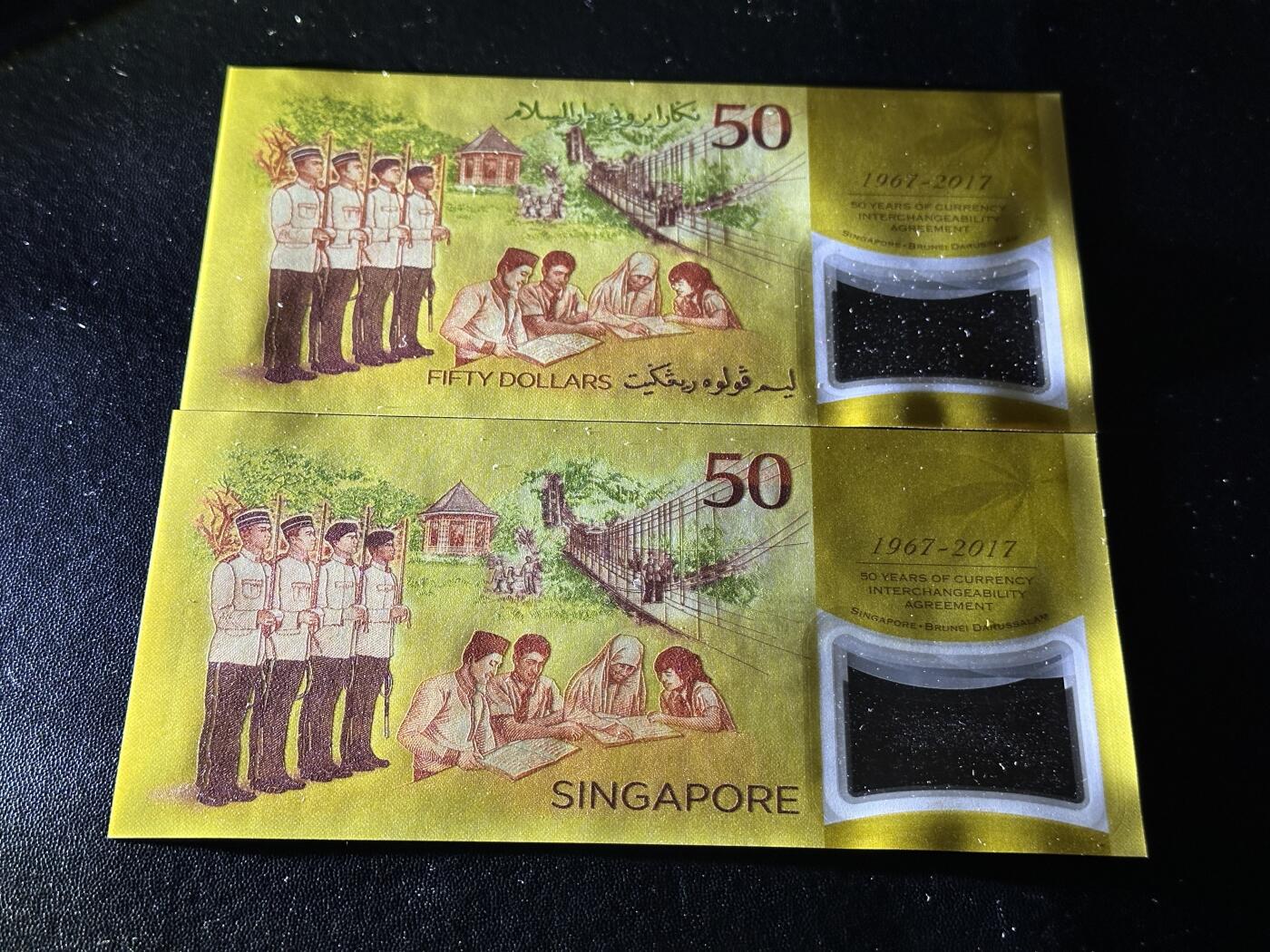 《外钞收藏家》第六百零一期（畅拍场）（本平台长期征集拍品、欢迎藏友们联系合作） 新加坡+文莱2017年50元/林吉特等值协议50周年塑料纪念钞一对 UNC 