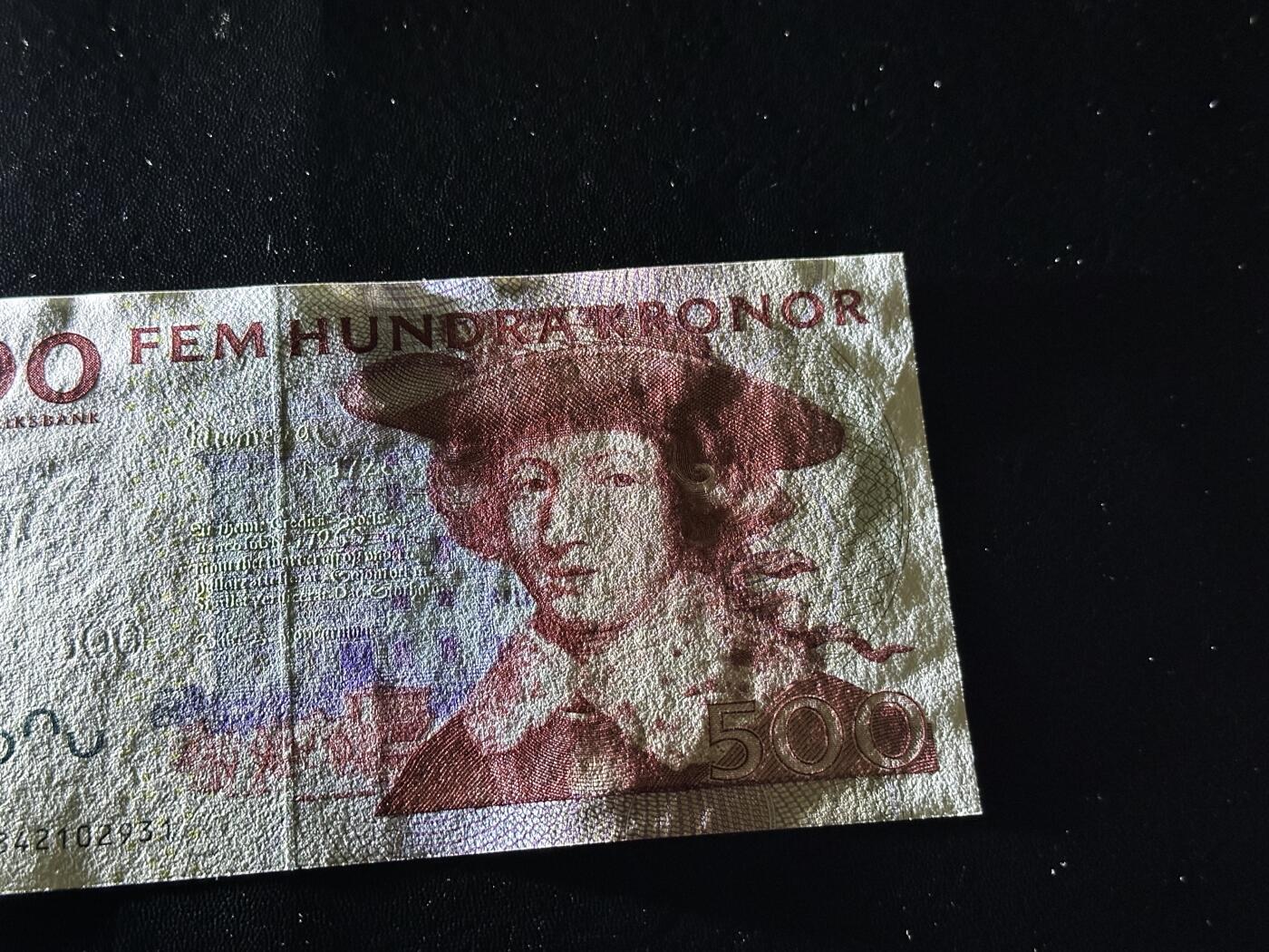 《外钞收藏家》第六百零一期（畅拍场）（本平台长期征集拍品、欢迎藏友们联系合作） 瑞典上一版本2001-02年500克朗（瑞典最擅战的国王卡尔十一世） AU品相